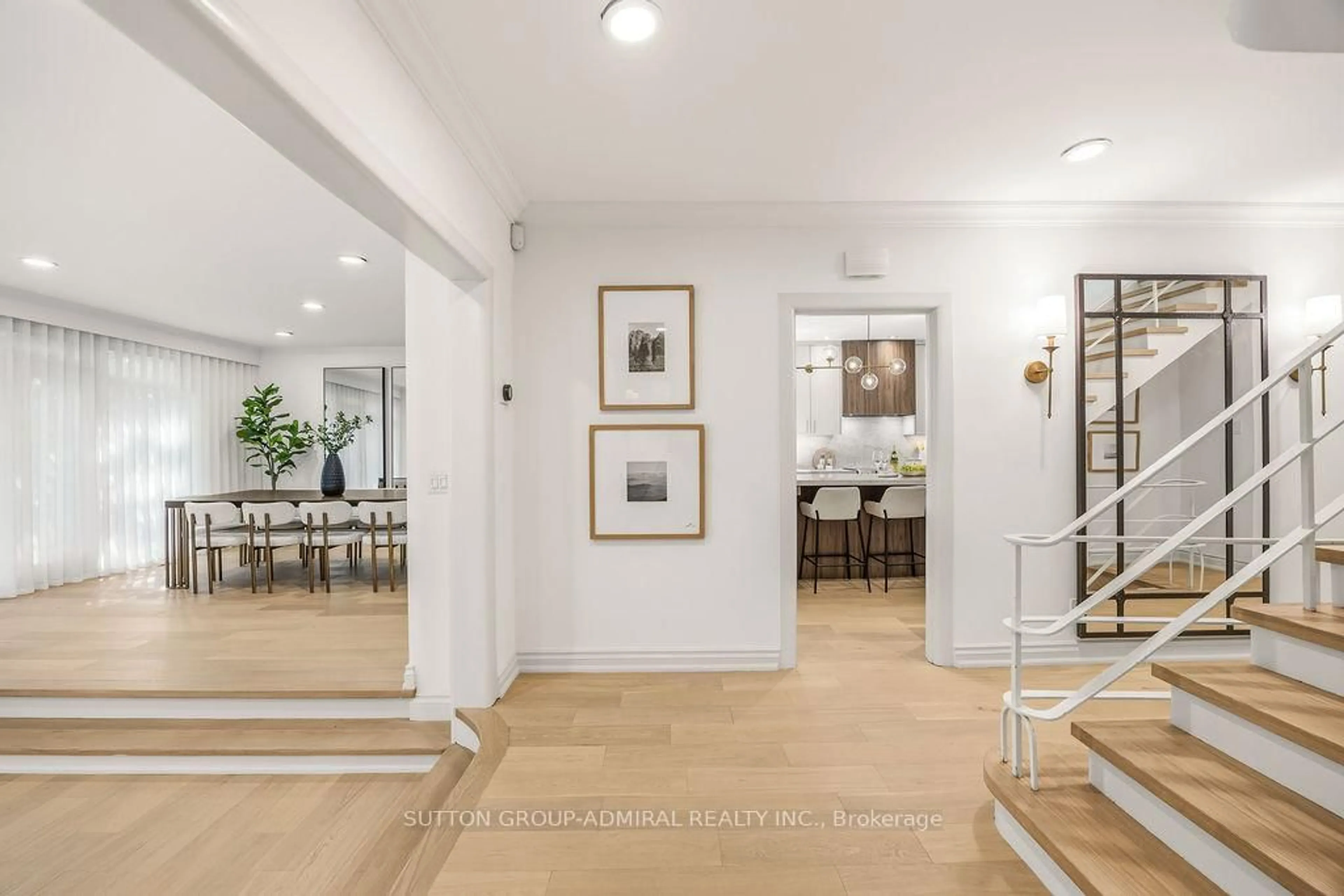Indoor foyer for 254 Forest Hill Rd, Toronto Ontario M5P 2N5