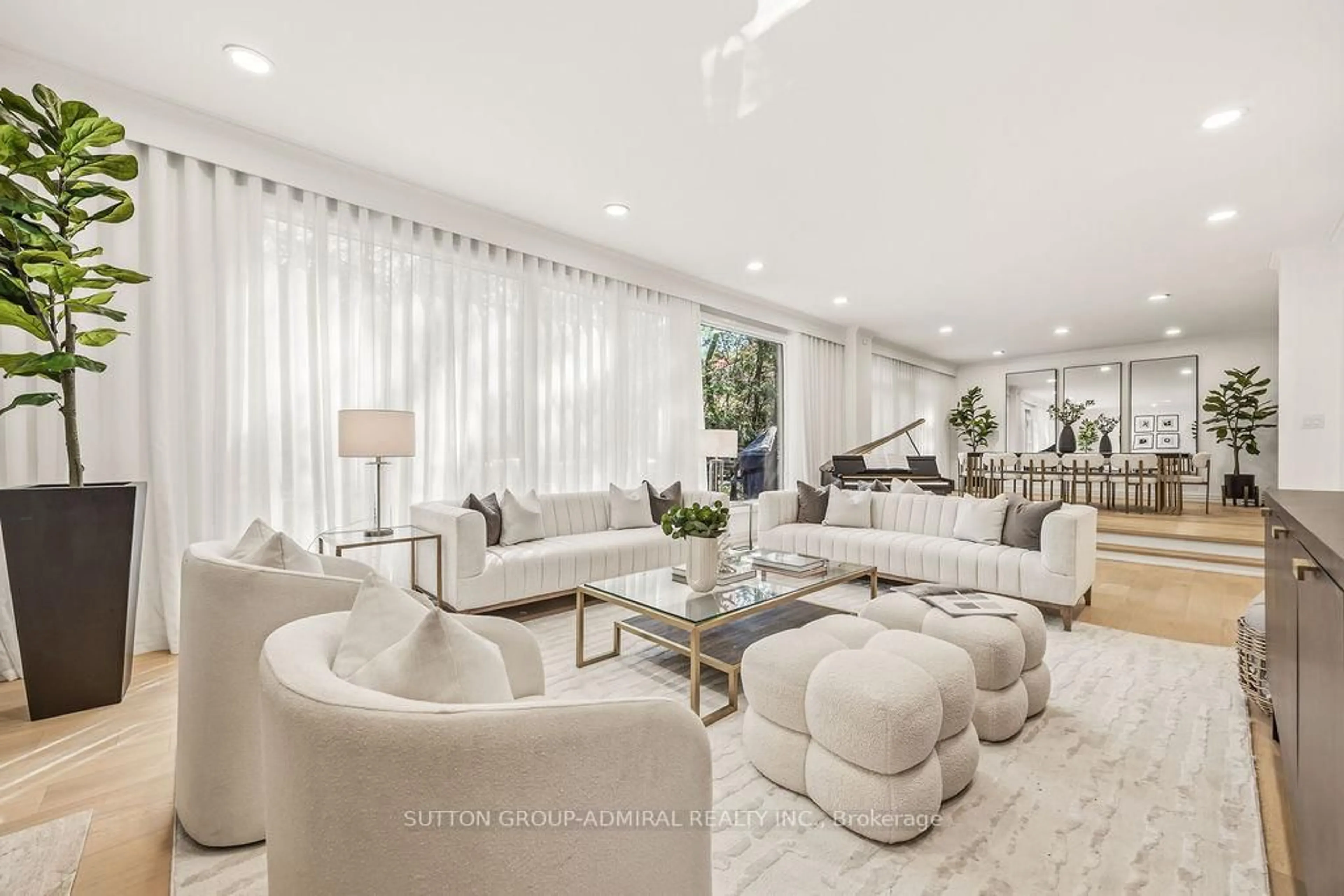 Living room with furniture, unknown for 254 Forest Hill Rd, Toronto Ontario M5P 2N5
