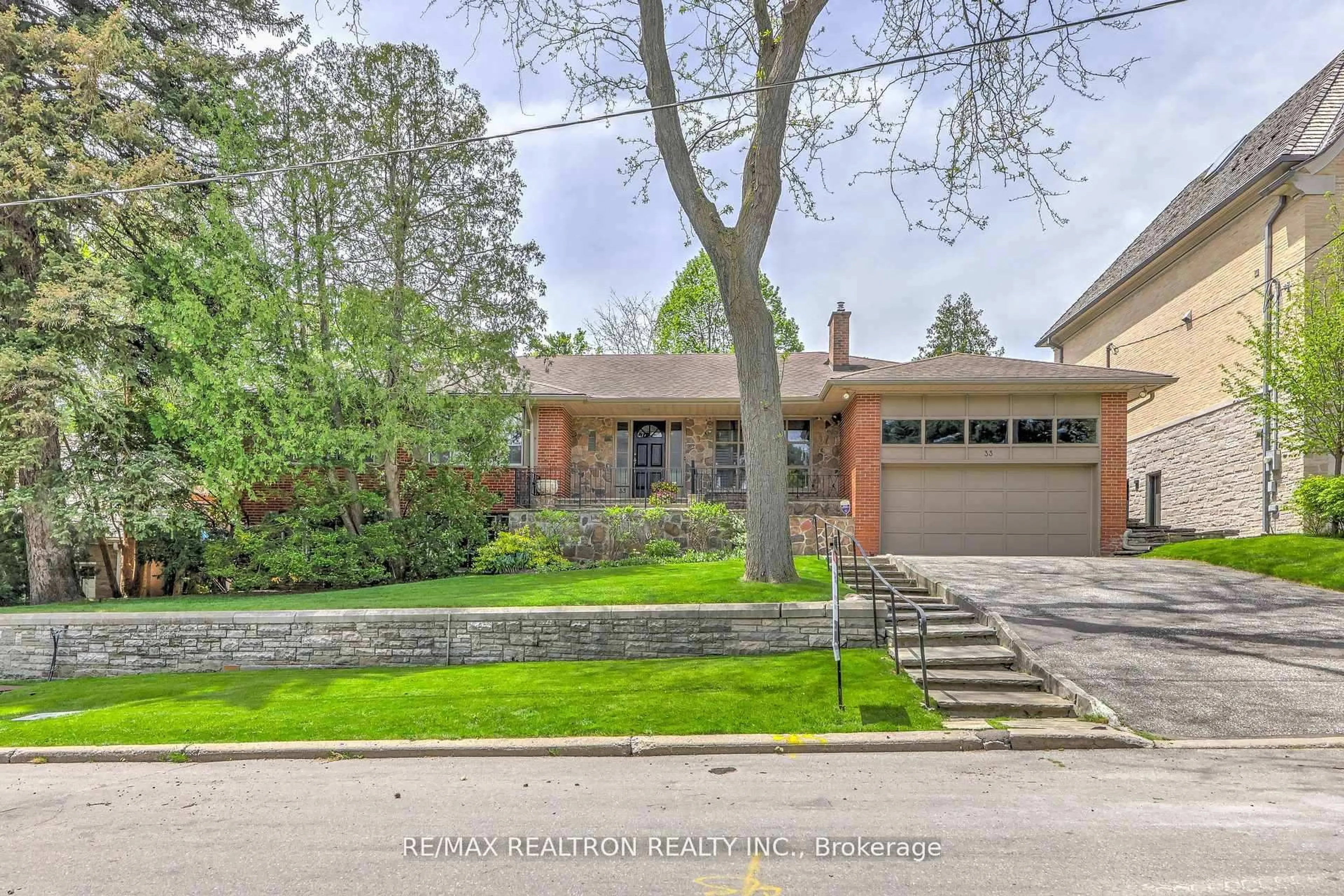 Home with brick exterior material, street for 33 Sunnydene Cres, Toronto Ontario M4N 3J5