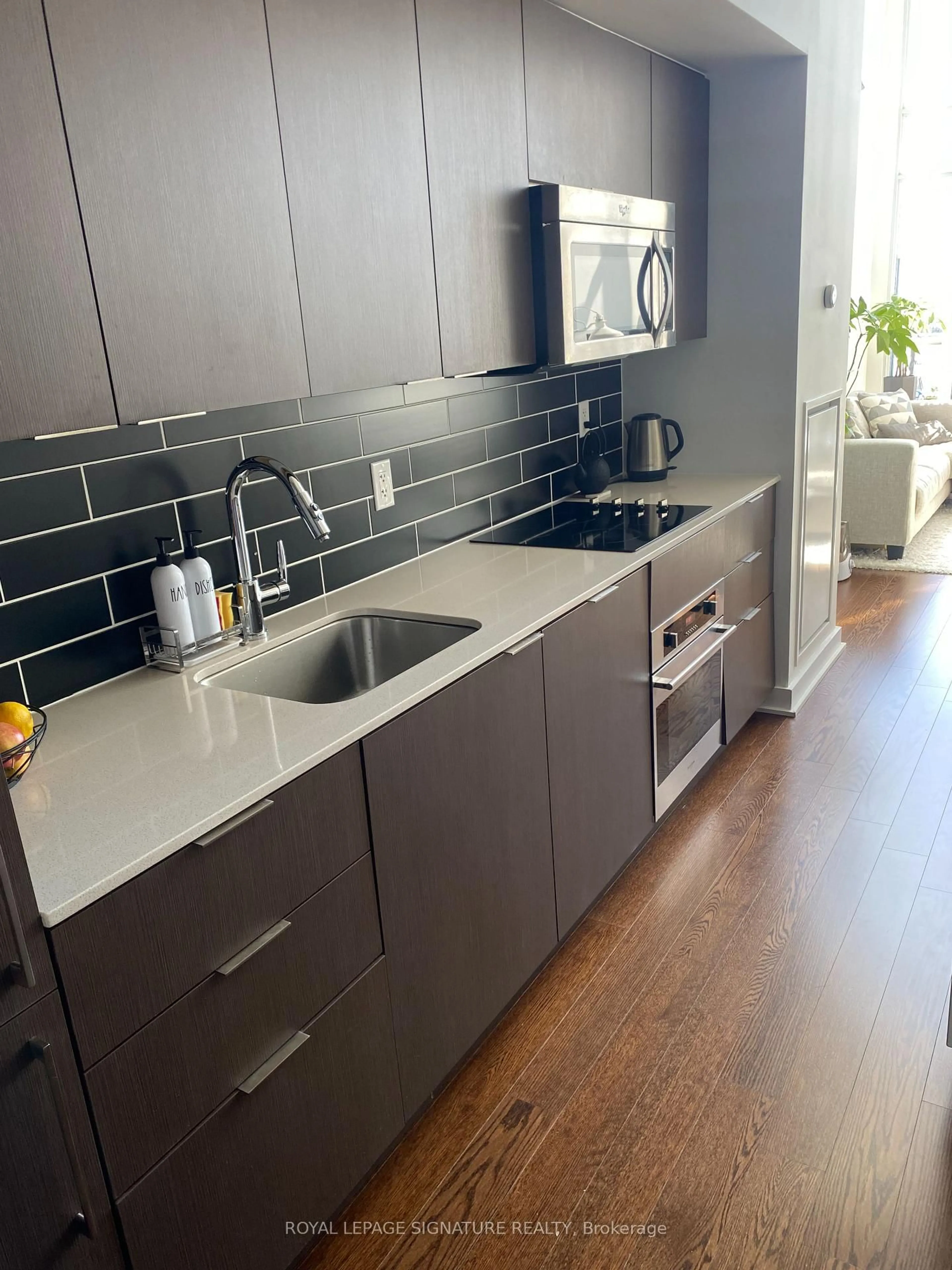 Unknown for 5 Hanna Ave #705, Toronto Ontario M6K 0B3