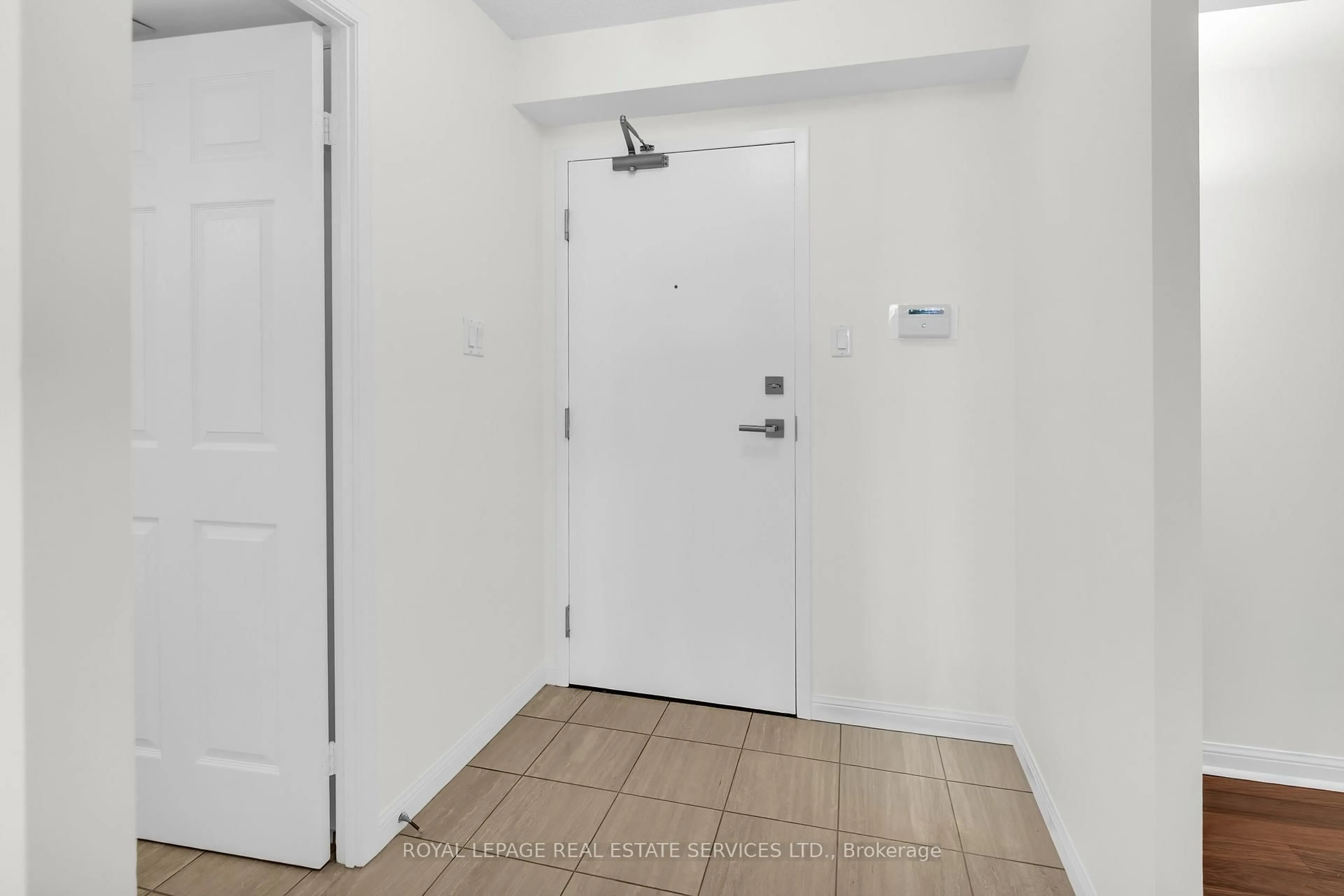 Unknown for 109 Front St #704, Toronto Ontario M5A 4P7