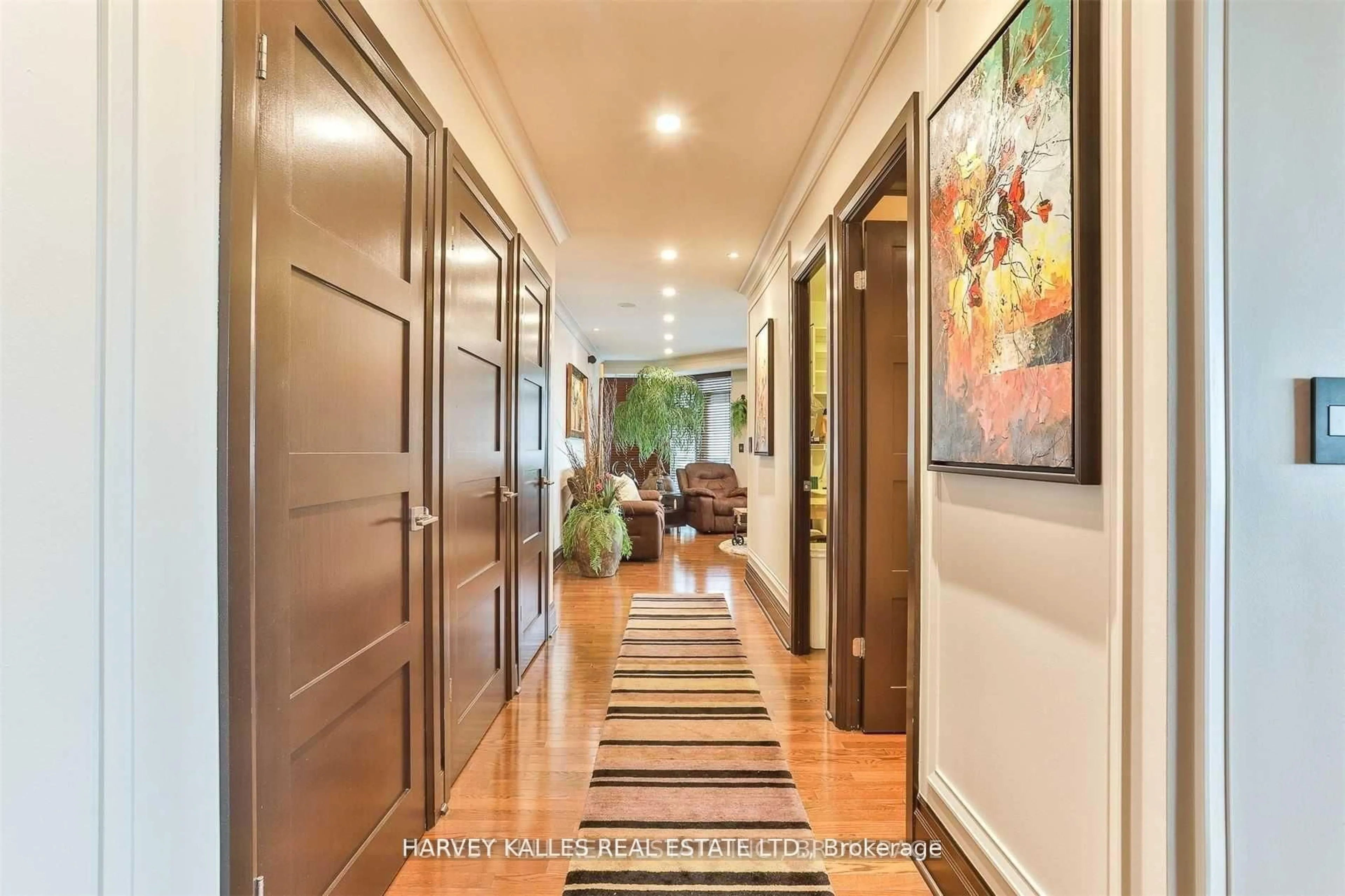 Indoor entryway for 300 Bloor St #2701, Toronto Ontario M4W 3Y2