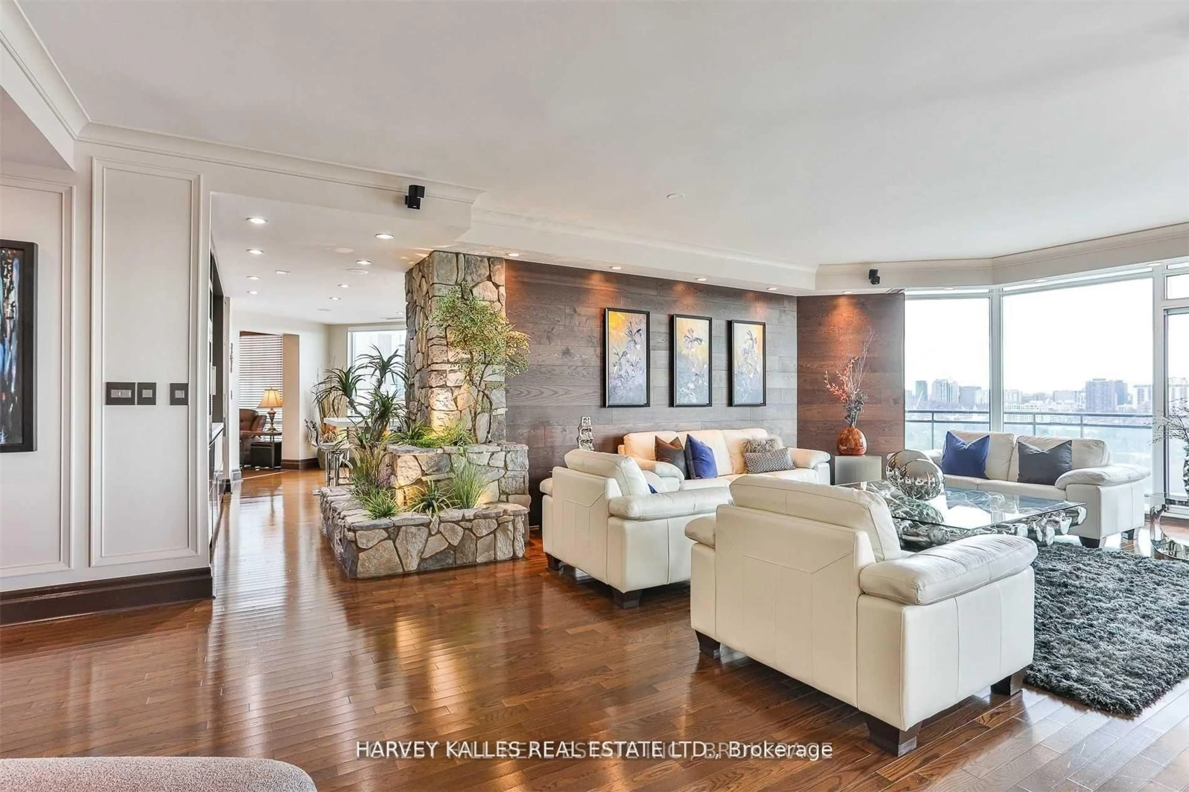 Lobby for 300 Bloor St #2701, Toronto Ontario M4W 3Y2