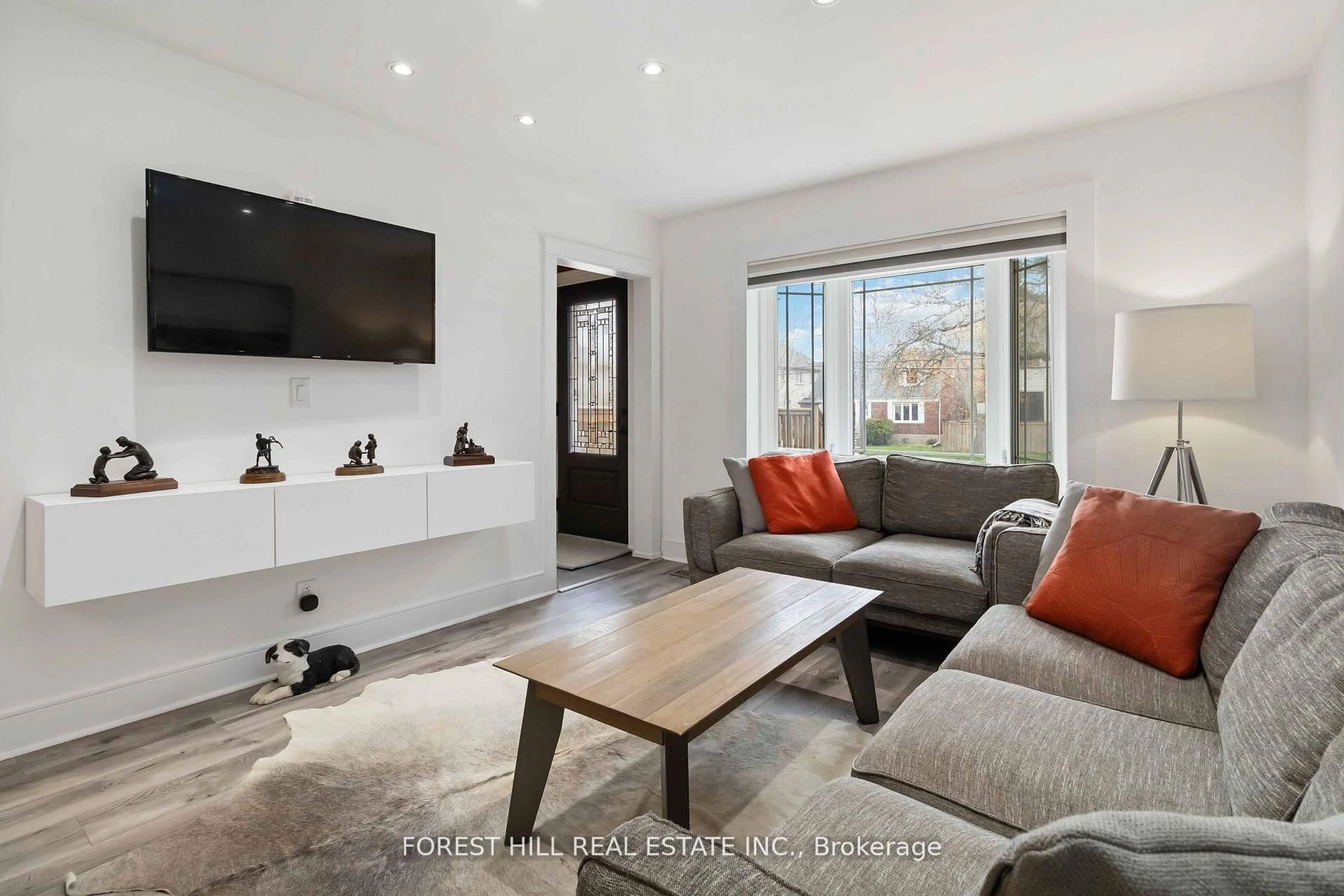 Living room with furniture, unknown for 310 Senlac Rd, Toronto Ontario M2R 1R1