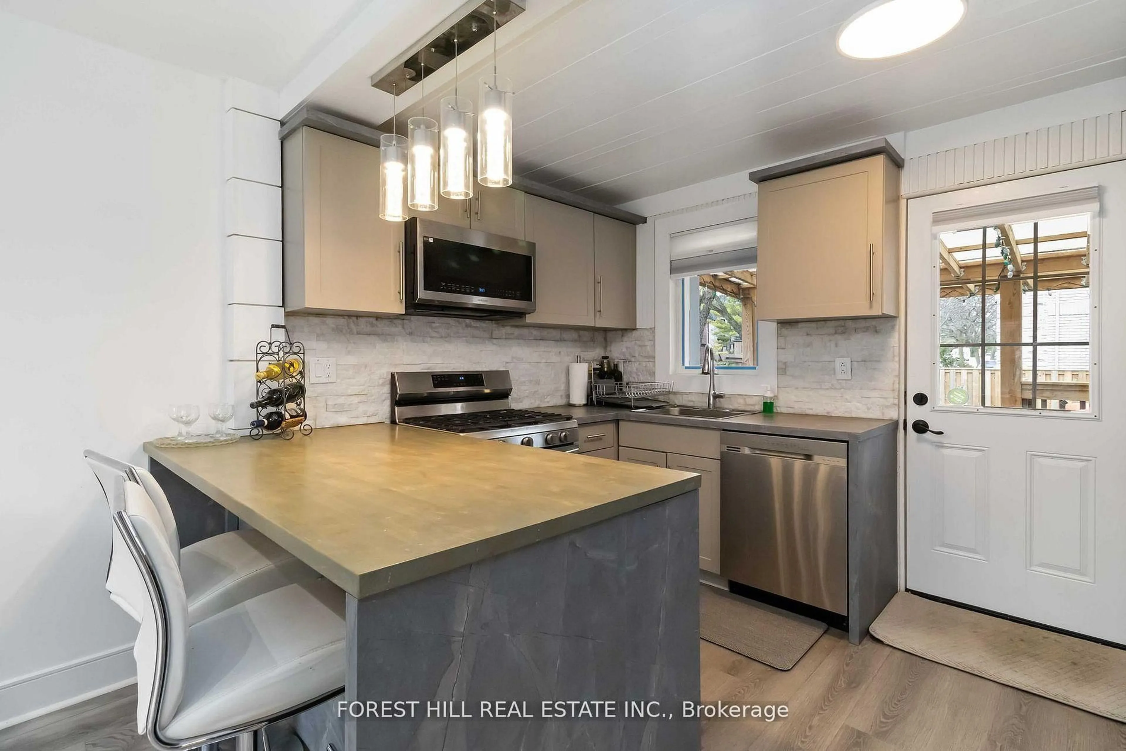 Open concept kitchen, unknown for 310 Senlac Rd, Toronto Ontario M2R 1R1