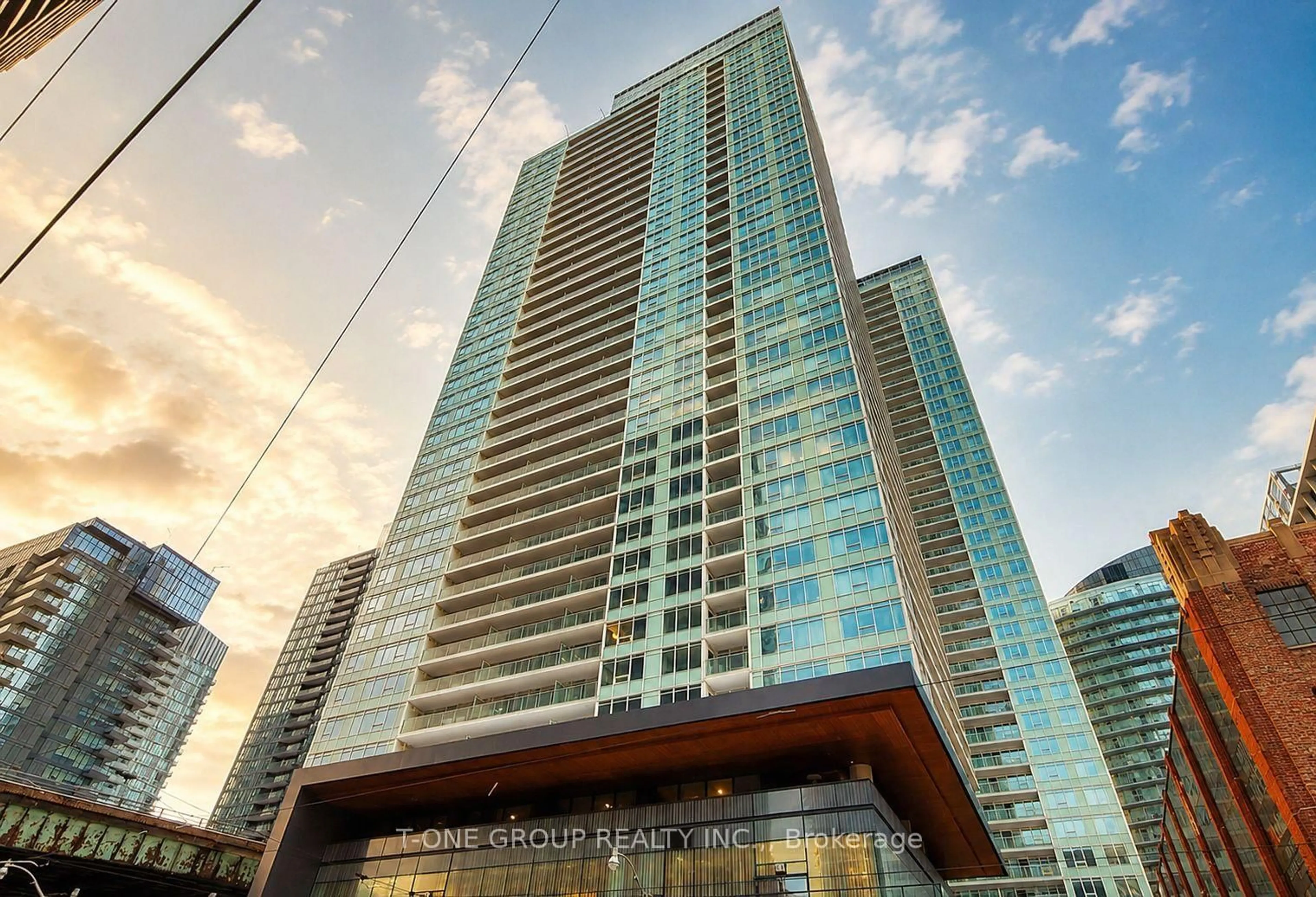 Indoor foyer for 19 Bathurst St #1502, Toronto Ontario M5V 0N2