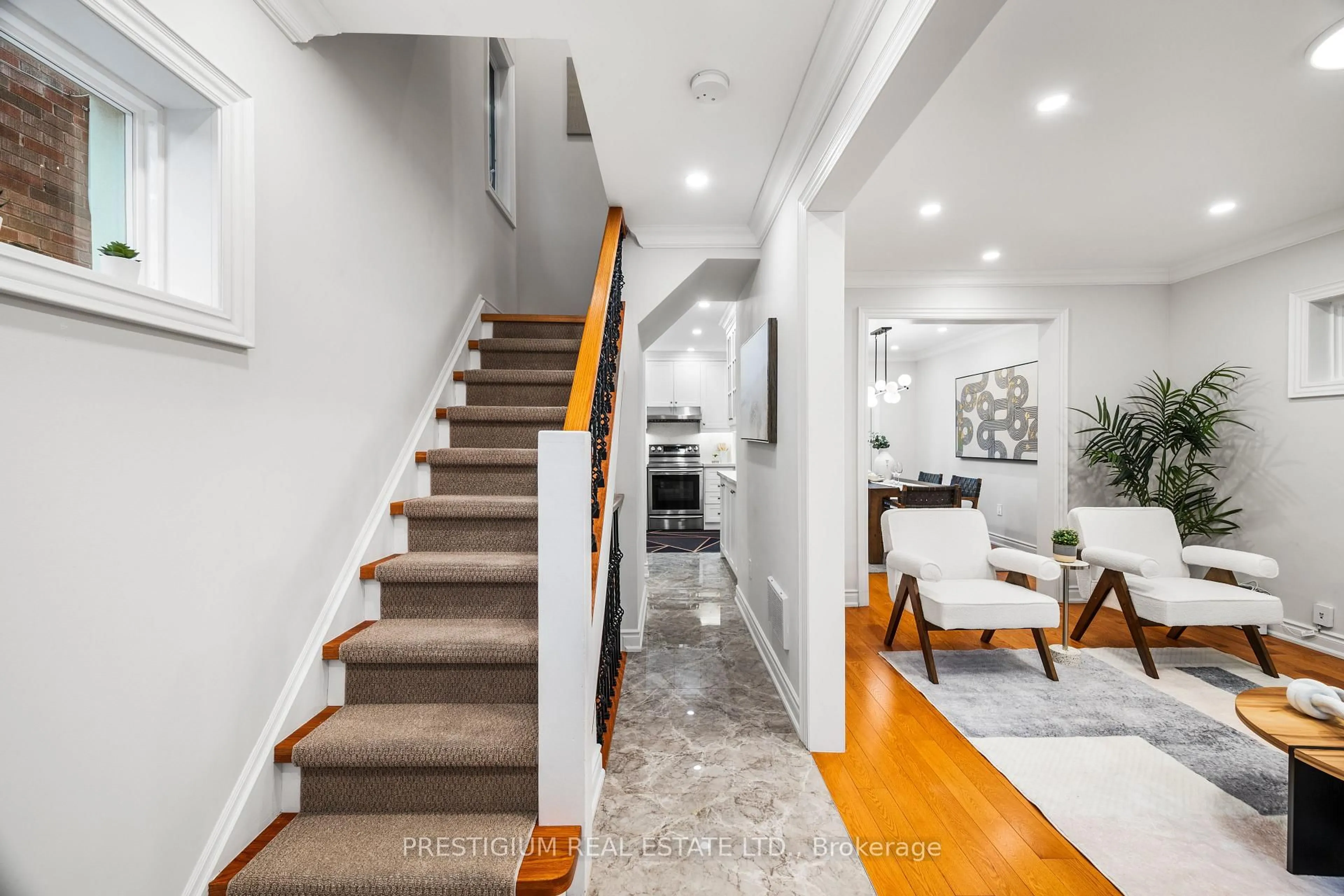 Unknown for 556 Davisville Ave, Toronto Ontario M4S 1J5