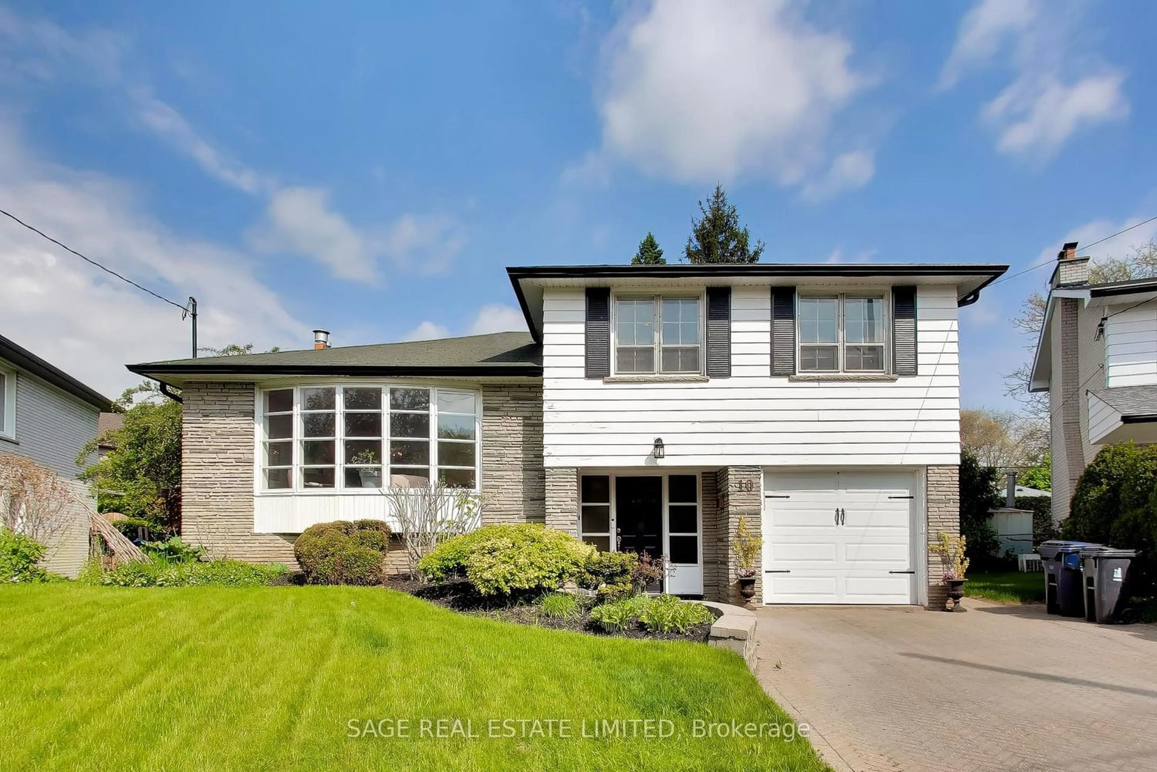 Home with vinyl exterior material, street for 10 Gaspe Rd, Toronto Ontario M2K 2E8
