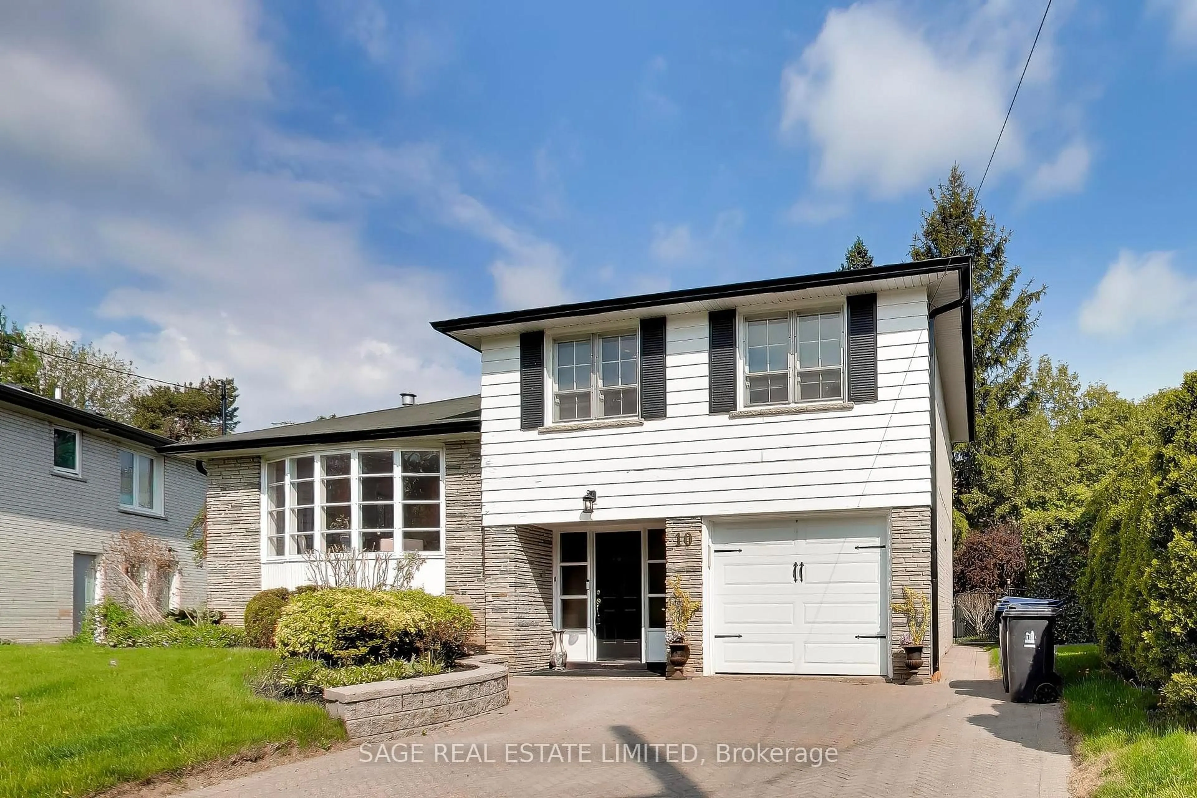 Home with vinyl exterior material, street for 10 Gaspe Rd, Toronto Ontario M2K 2E8