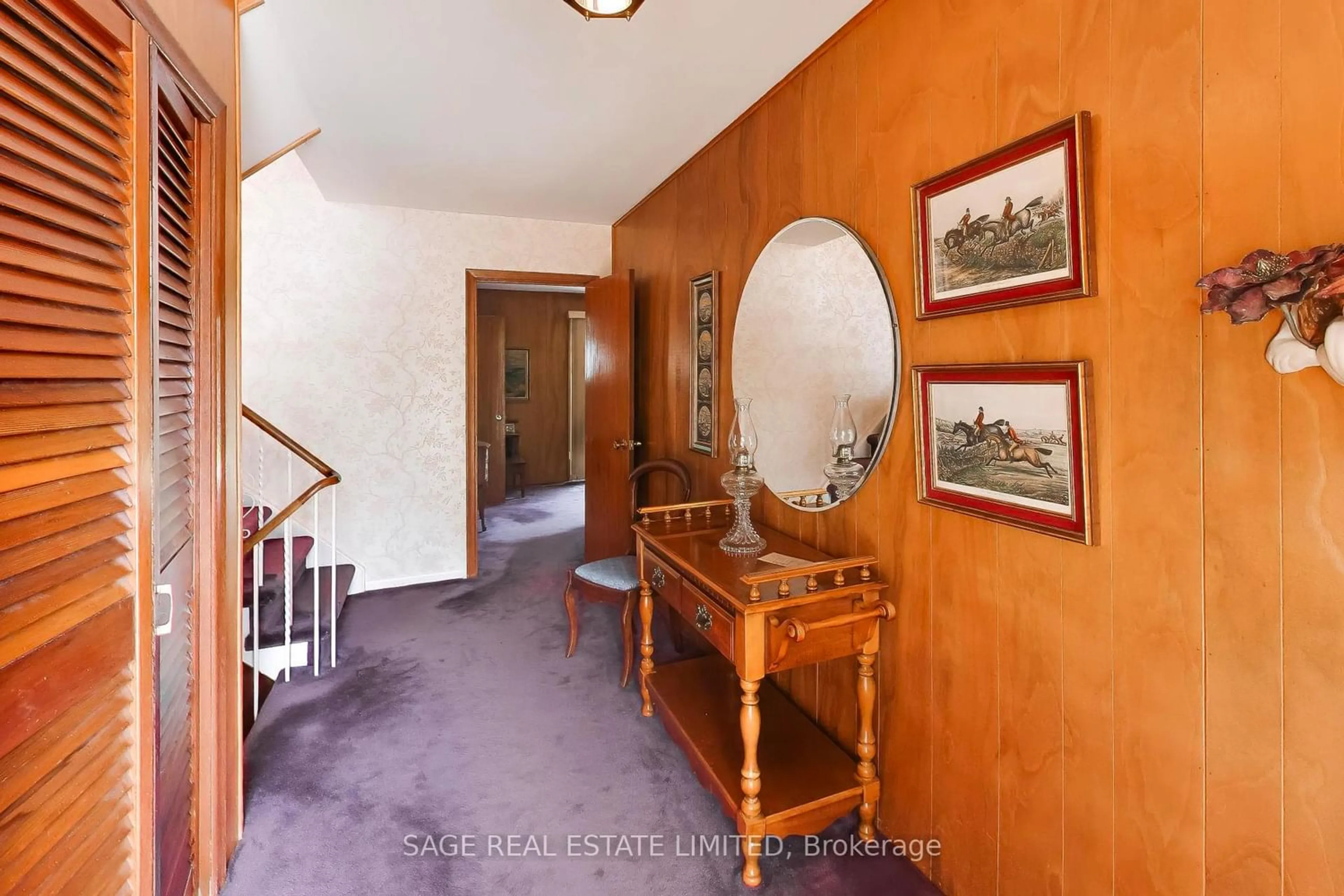 Indoor foyer for 10 Gaspe Rd, Toronto Ontario M2K 2E8