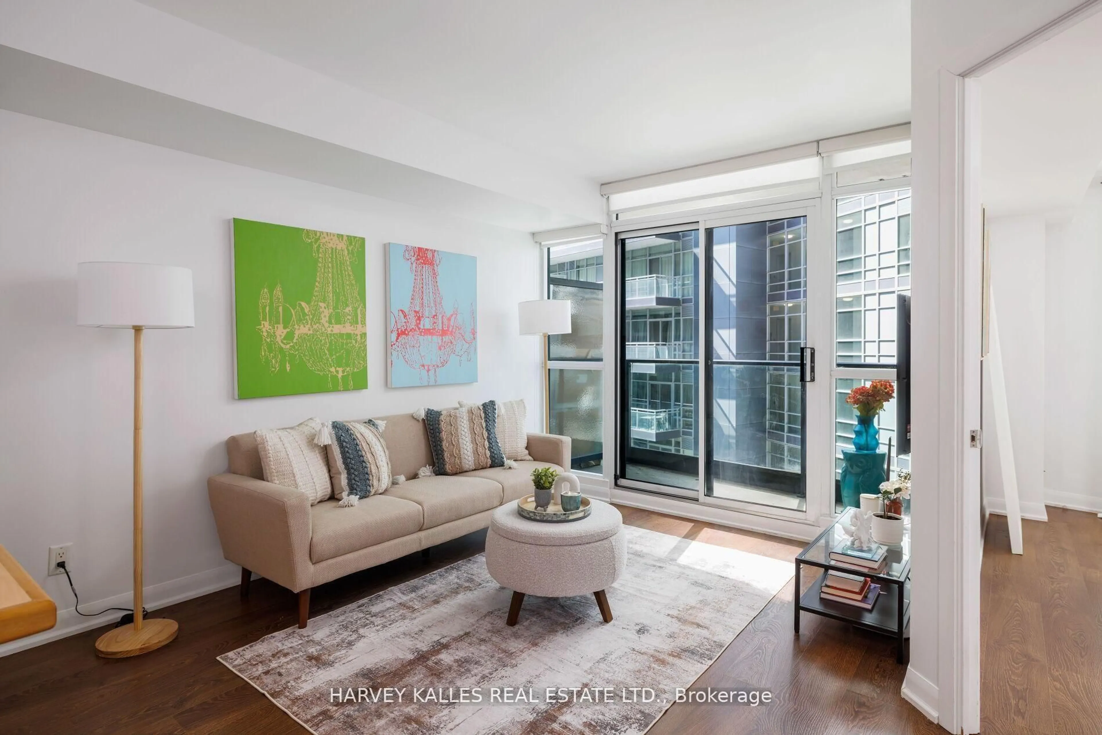 Living room with furniture, unknown for 600 Fleet St #401, Toronto Ontario M5V 1B7