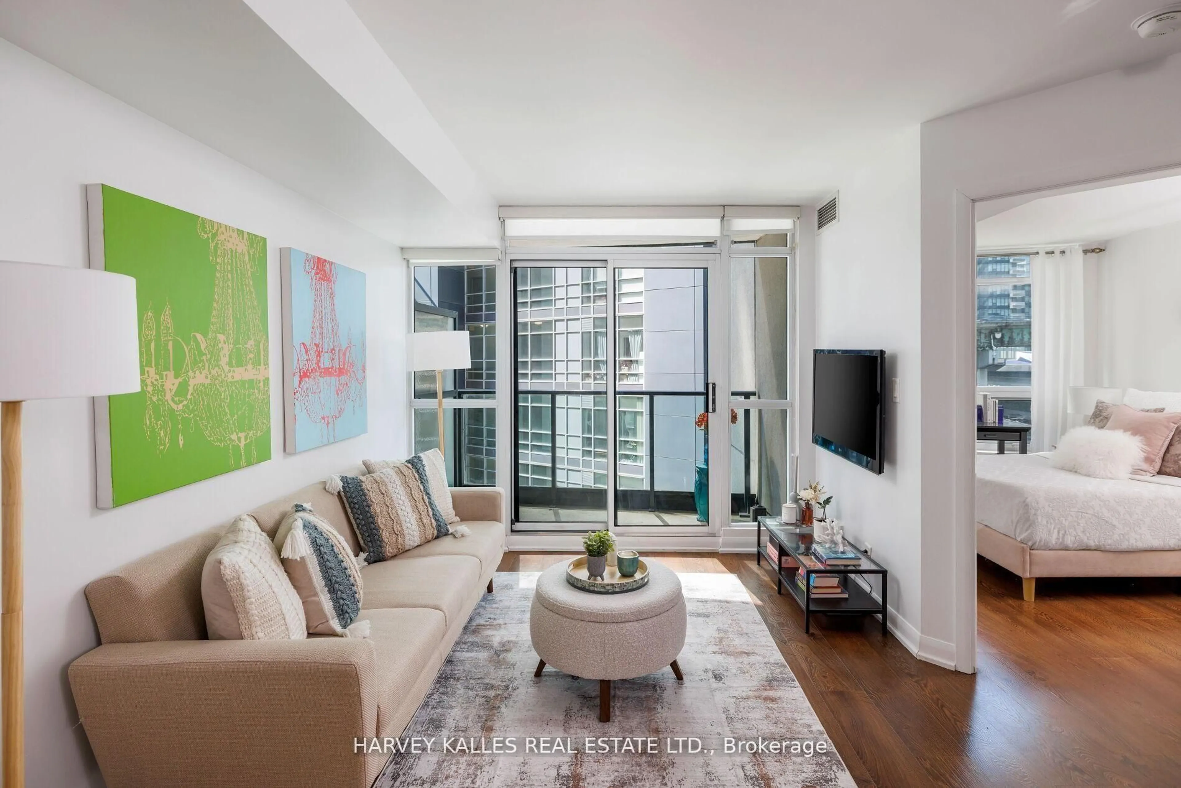 Living room with furniture, unknown for 600 Fleet St #401, Toronto Ontario M5V 1B7