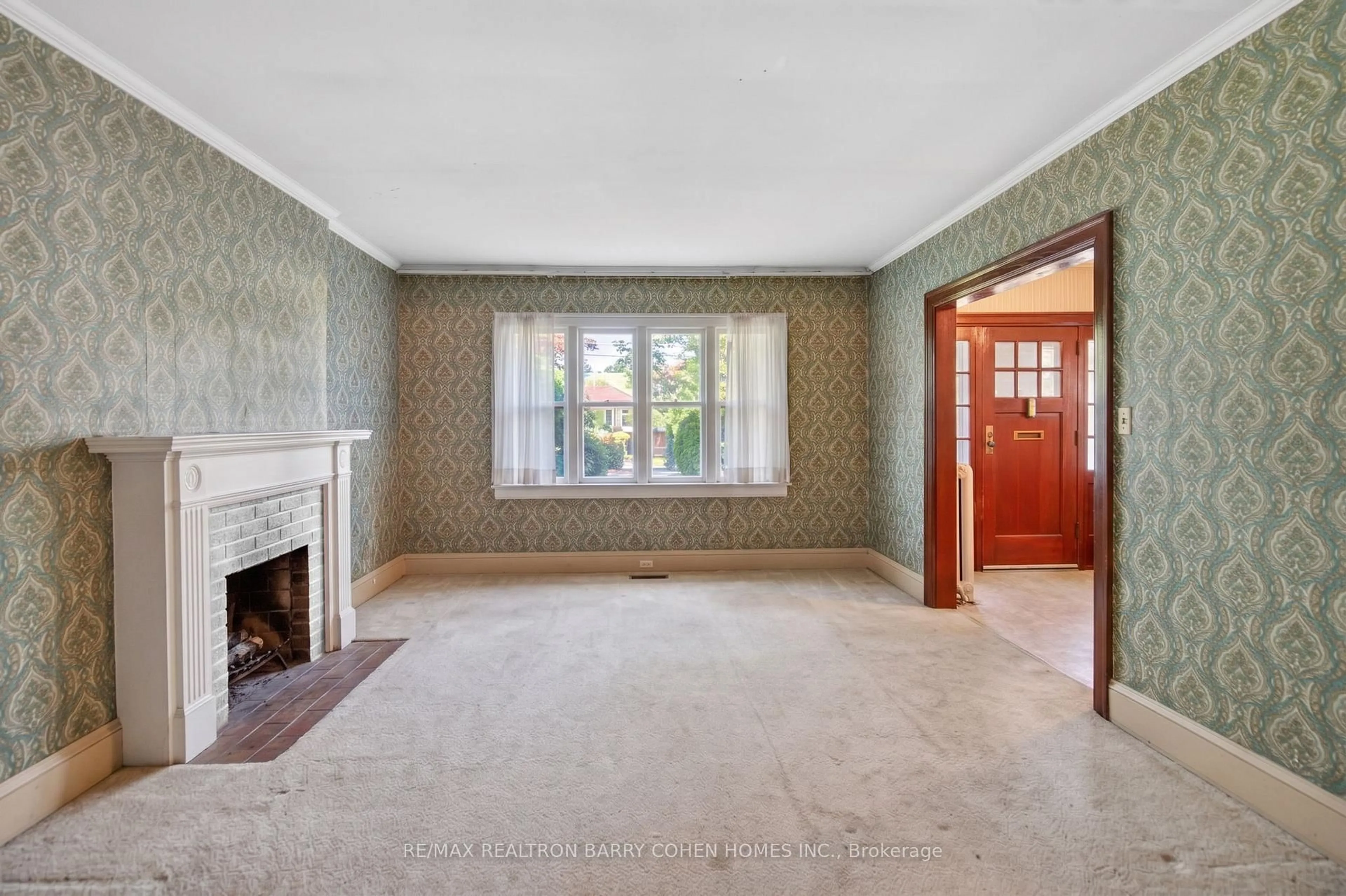 Indoor foyer for 12 Stibbard Ave, Toronto Ontario M4P 2C1