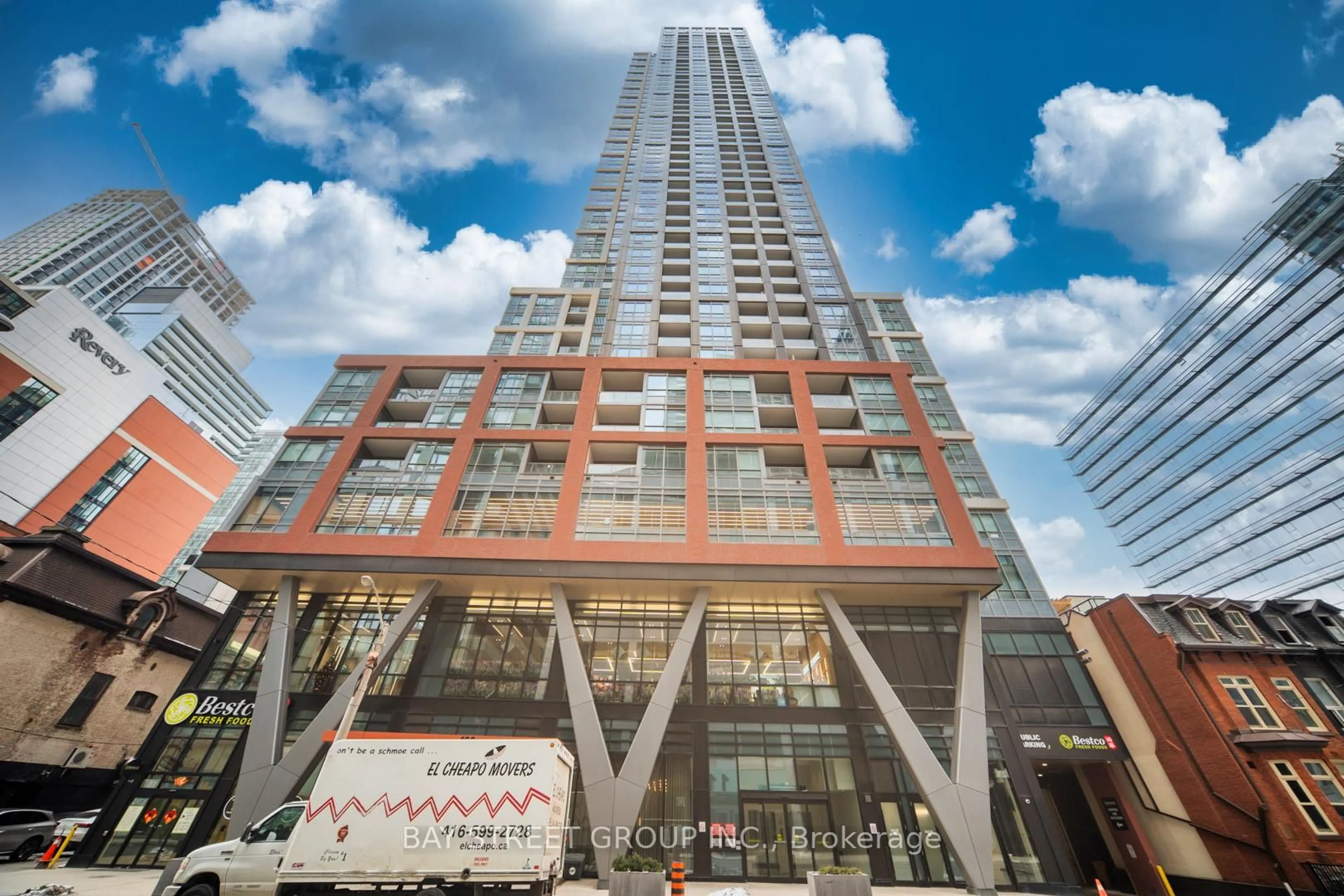 Indoor foyer for 108 Peter St #1703, Toronto Ontario M5V 0W2