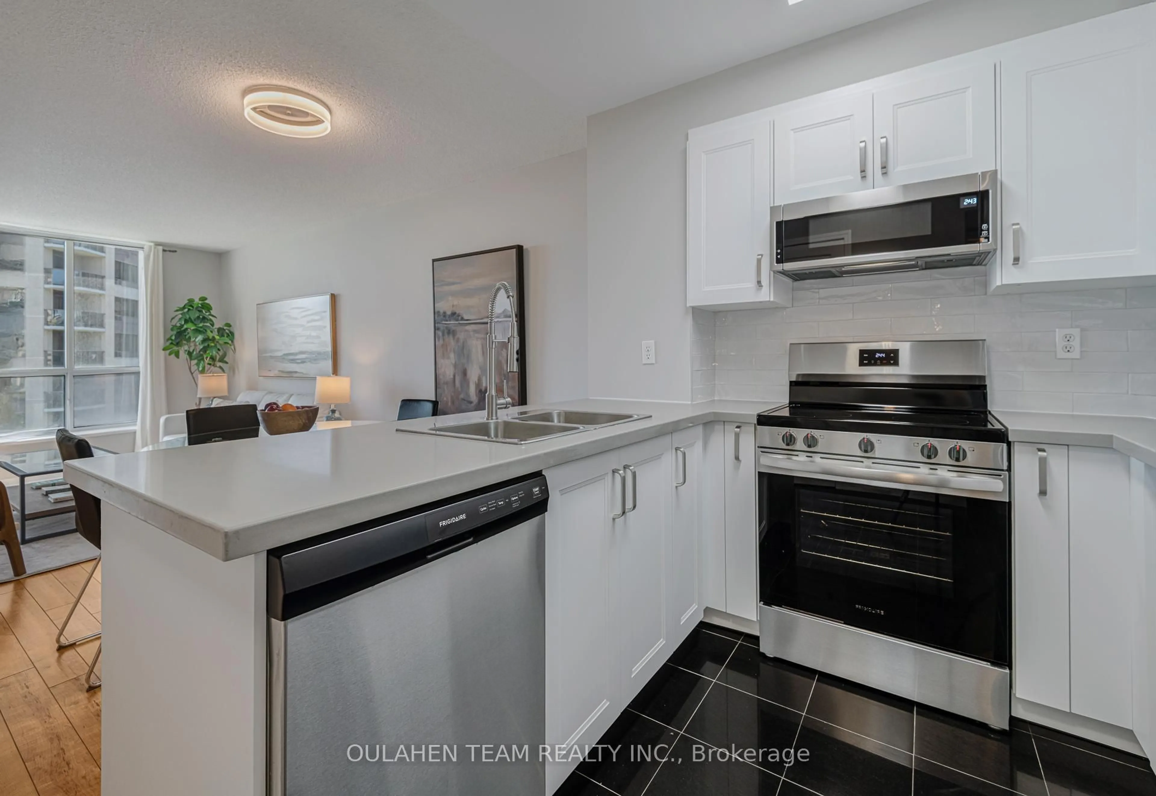 Standard kitchen, ceramic/tile floor for 55 Harrison Garden Blvd #704, Toronto Ontario M2N 7G3