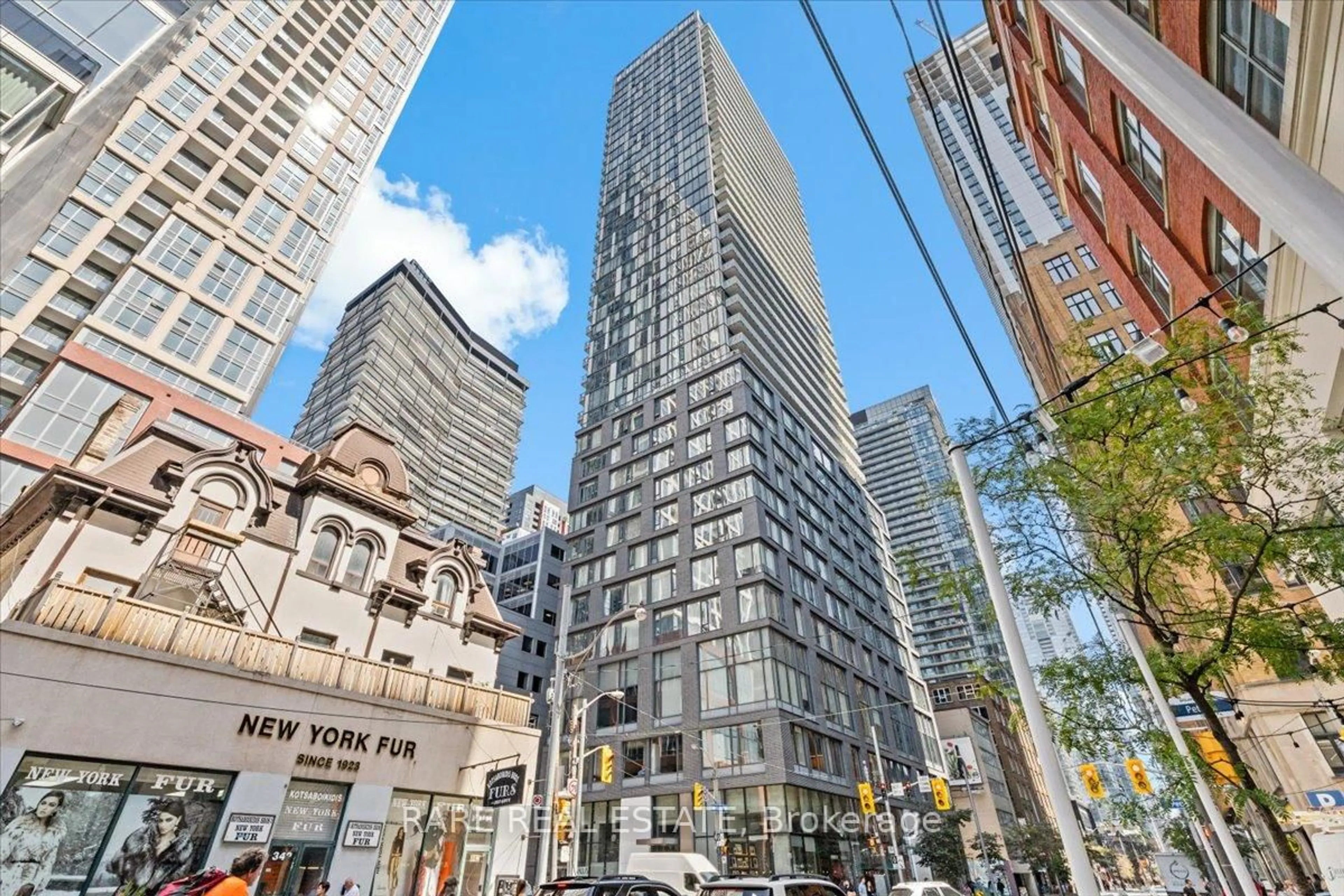 Patio, building for 101 Peter St #716, Toronto Ontario M5V 0G6