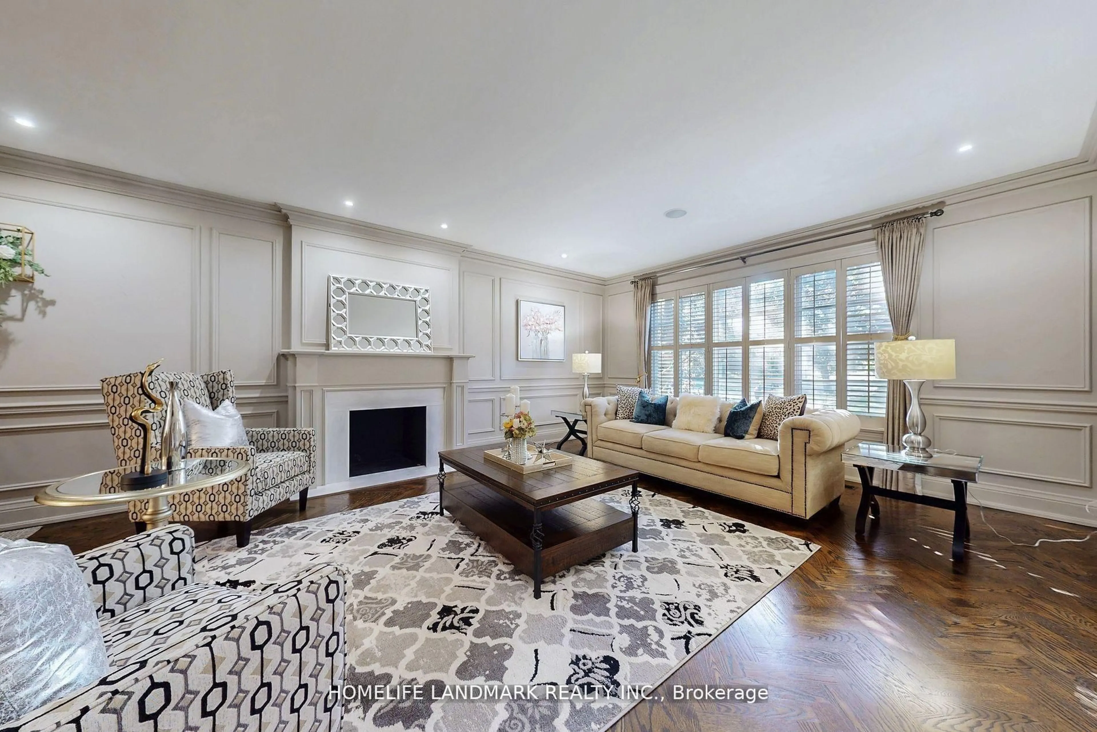Living room with furniture, carpet floor for 30 Bobwhite Cres, Toronto Ontario M2L 2E1