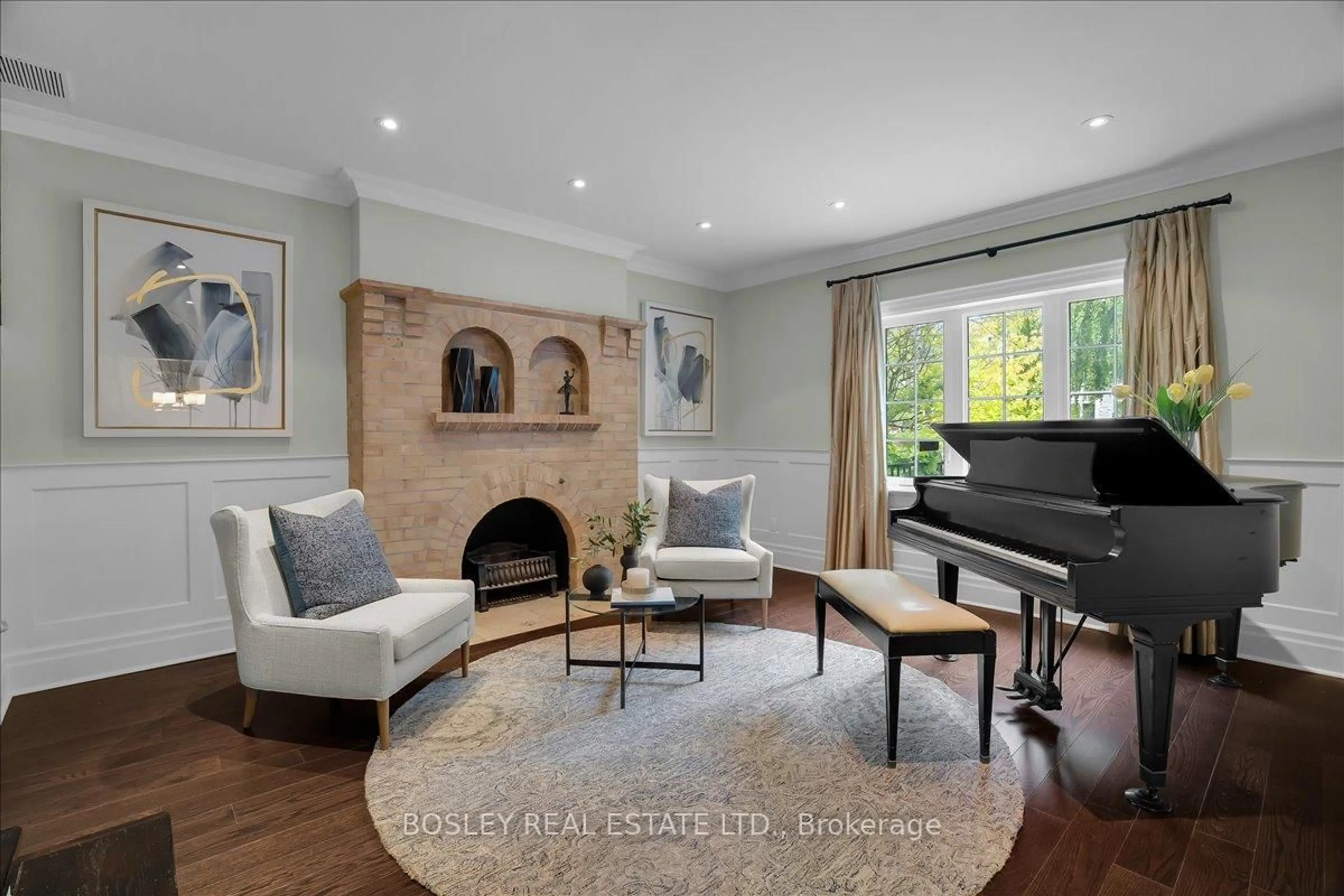 Living room with furniture, unknown for 3 Shorncliffe Ave, Toronto Ontario M4V 1S9