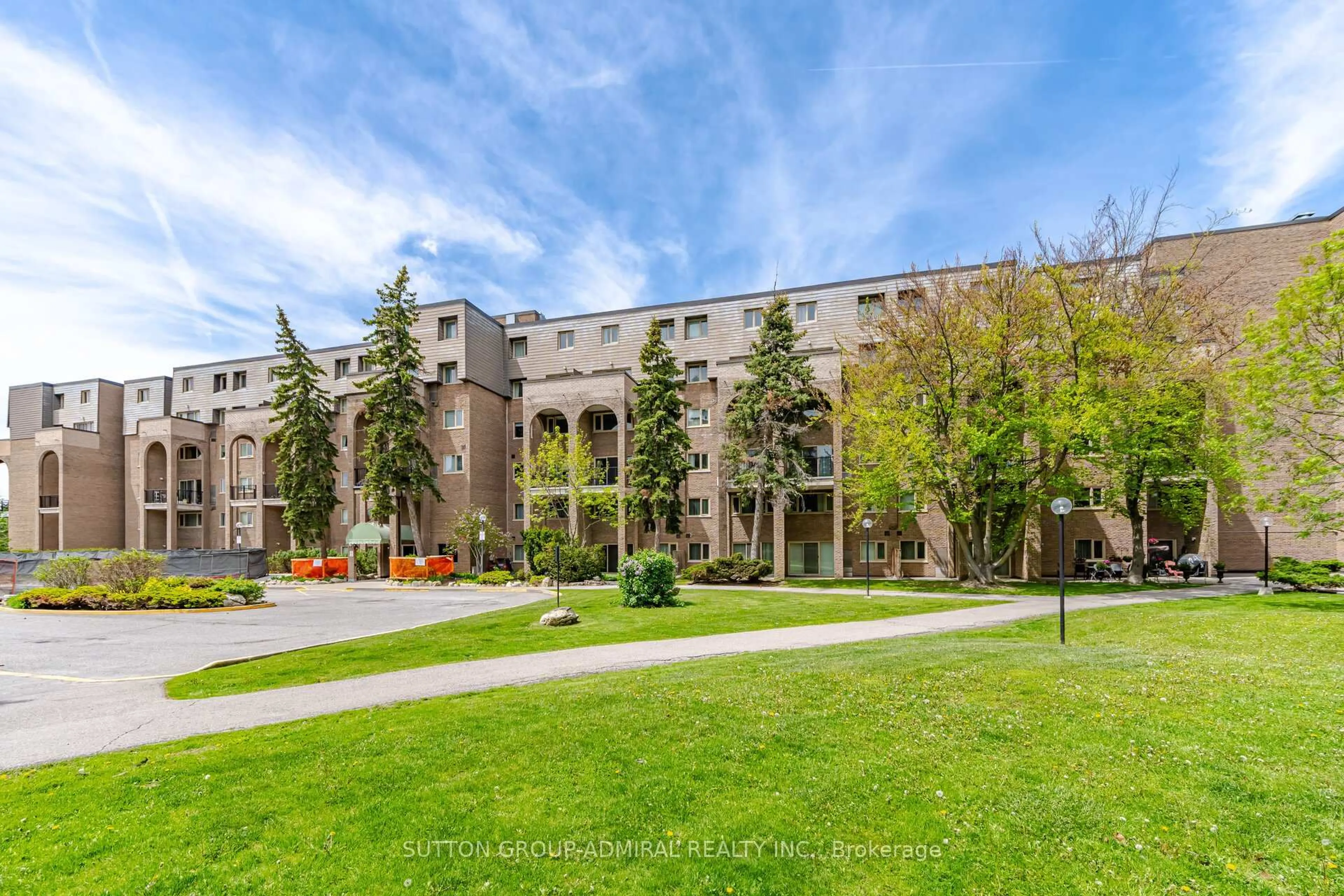 Patio, building for 4005 Don Mills Rd #148, Toronto Ontario M2H 3J9
