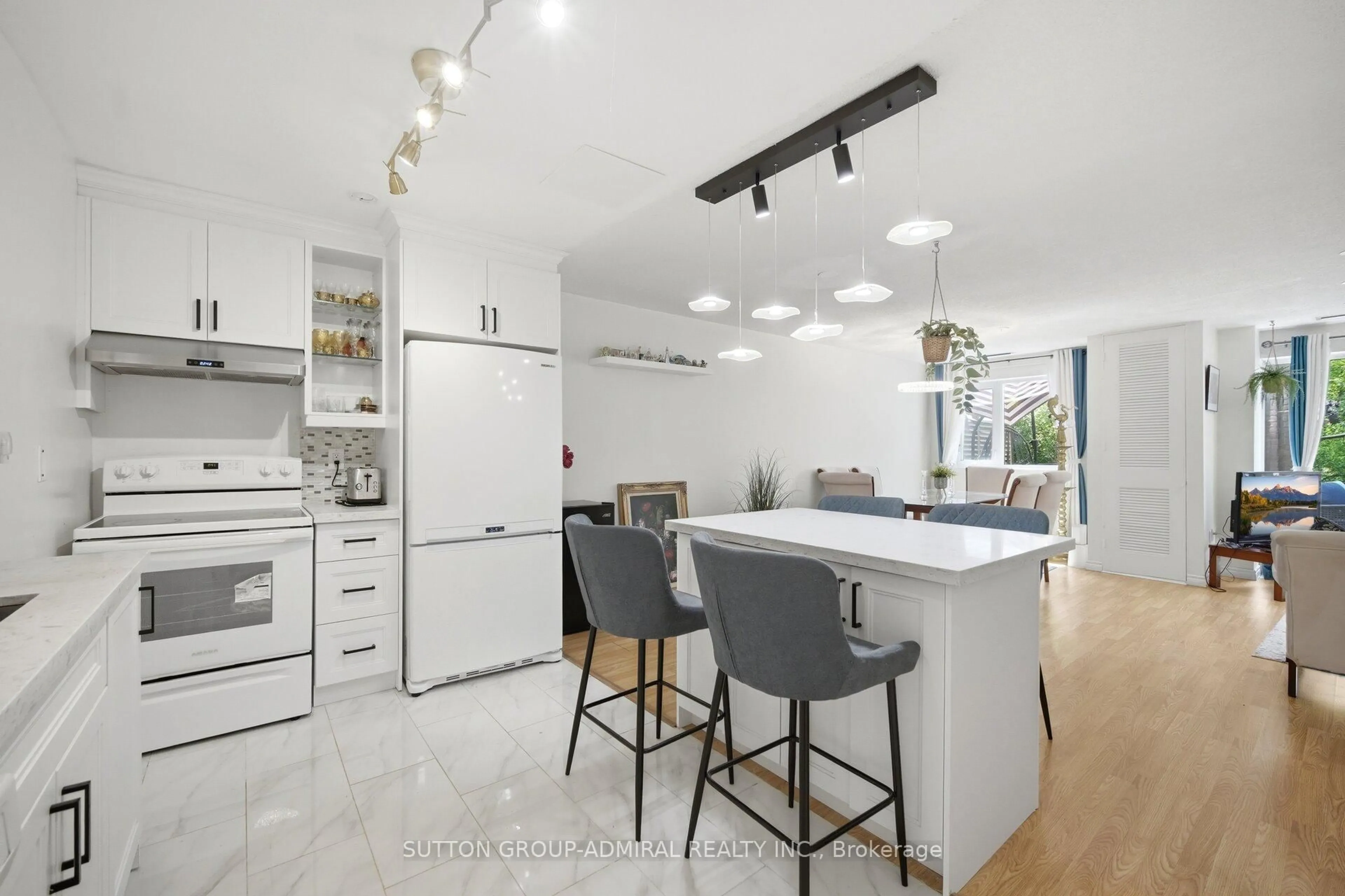 Open concept kitchen, unknown for 4005 Don Mills Rd #148, Toronto Ontario M2H 3J9