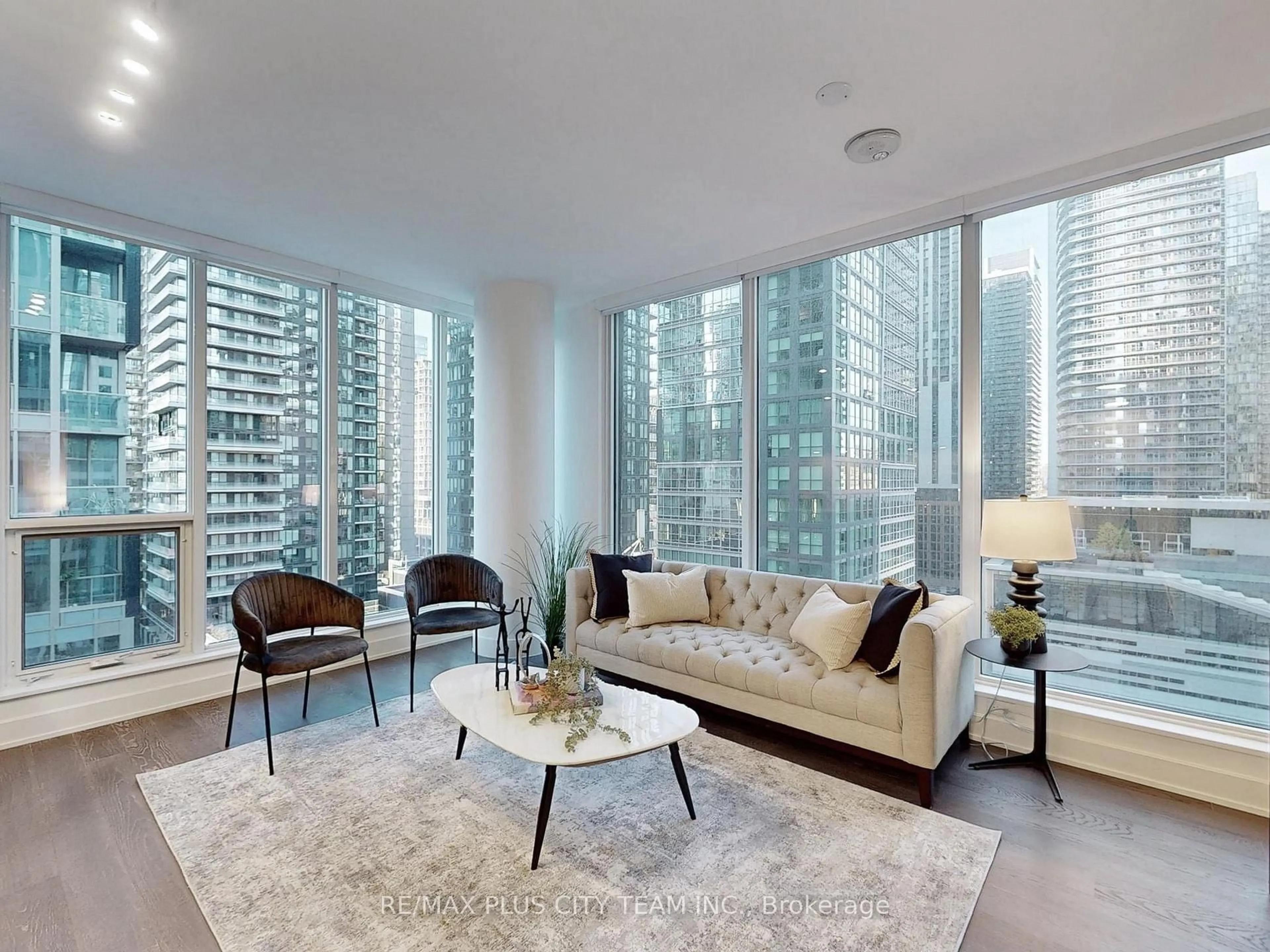 Living room with furniture, carpet floor for 15 Mercer St #1204, Toronto Ontario M5V 0T8