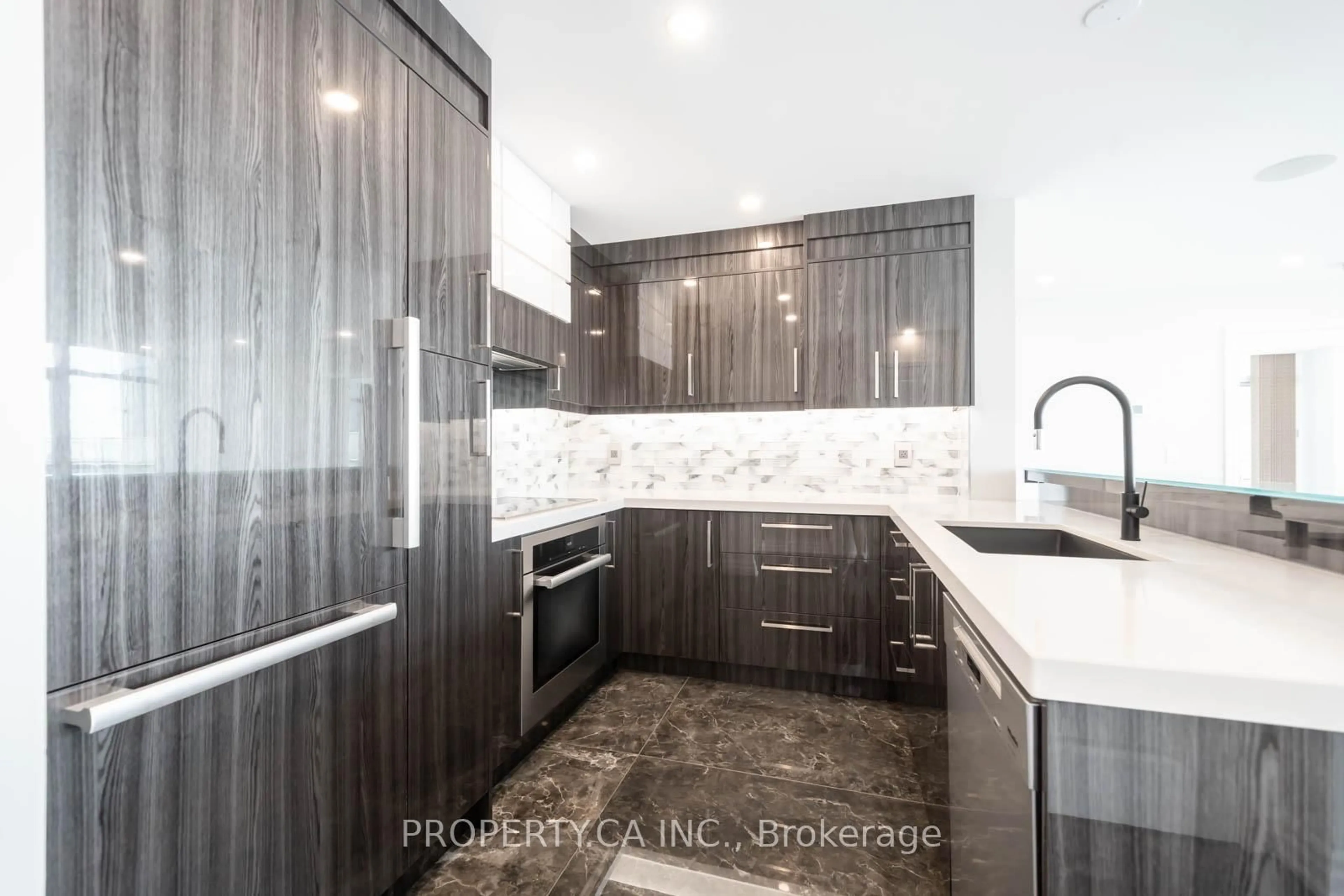 Standard kitchen, ceramic/tile floor for 5508 Yonge St #PH02, Toronto Ontario M2N 7L2