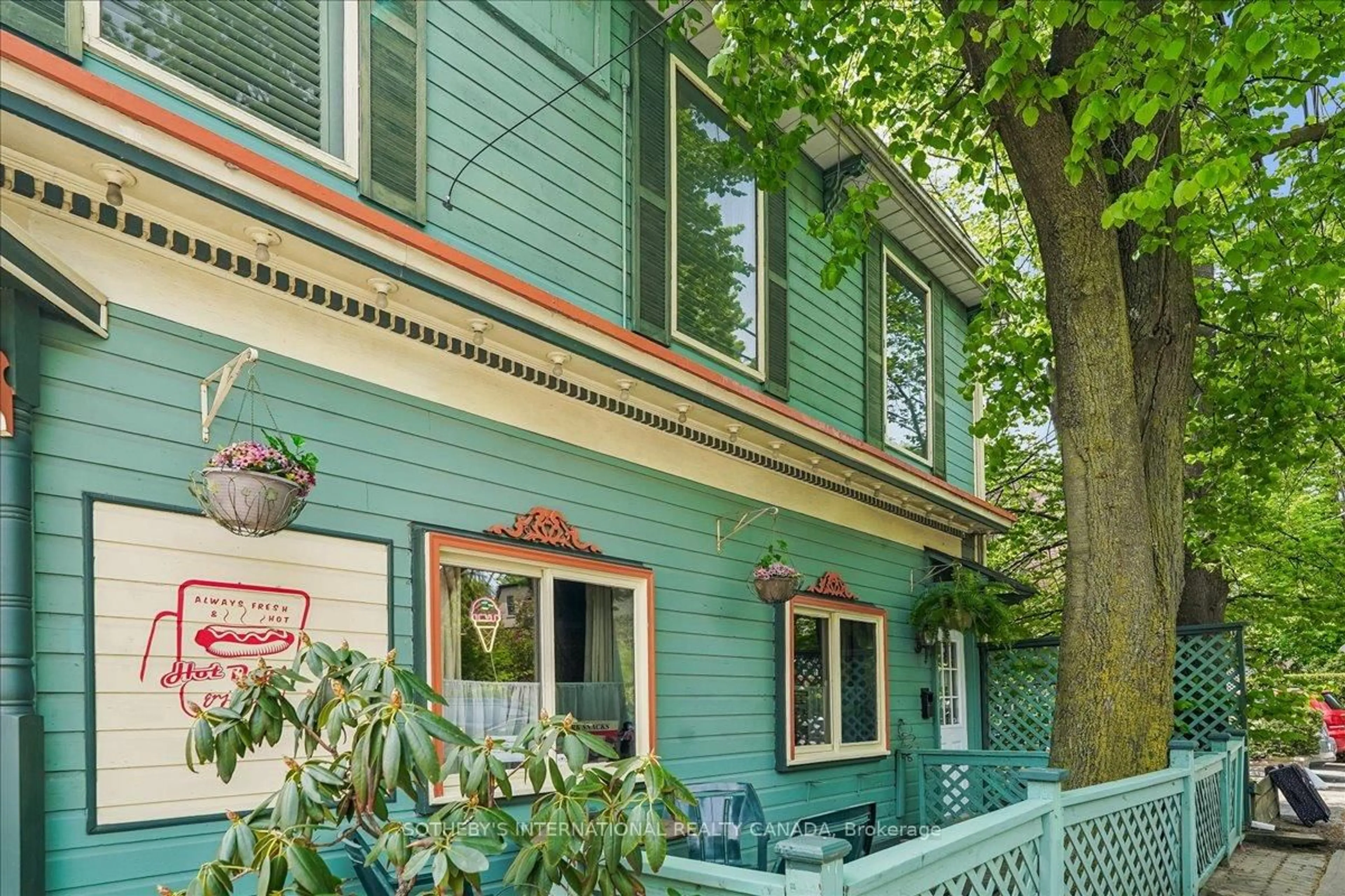 Patio, street for 161 Winchester St, Toronto Ontario M4X 1B5
