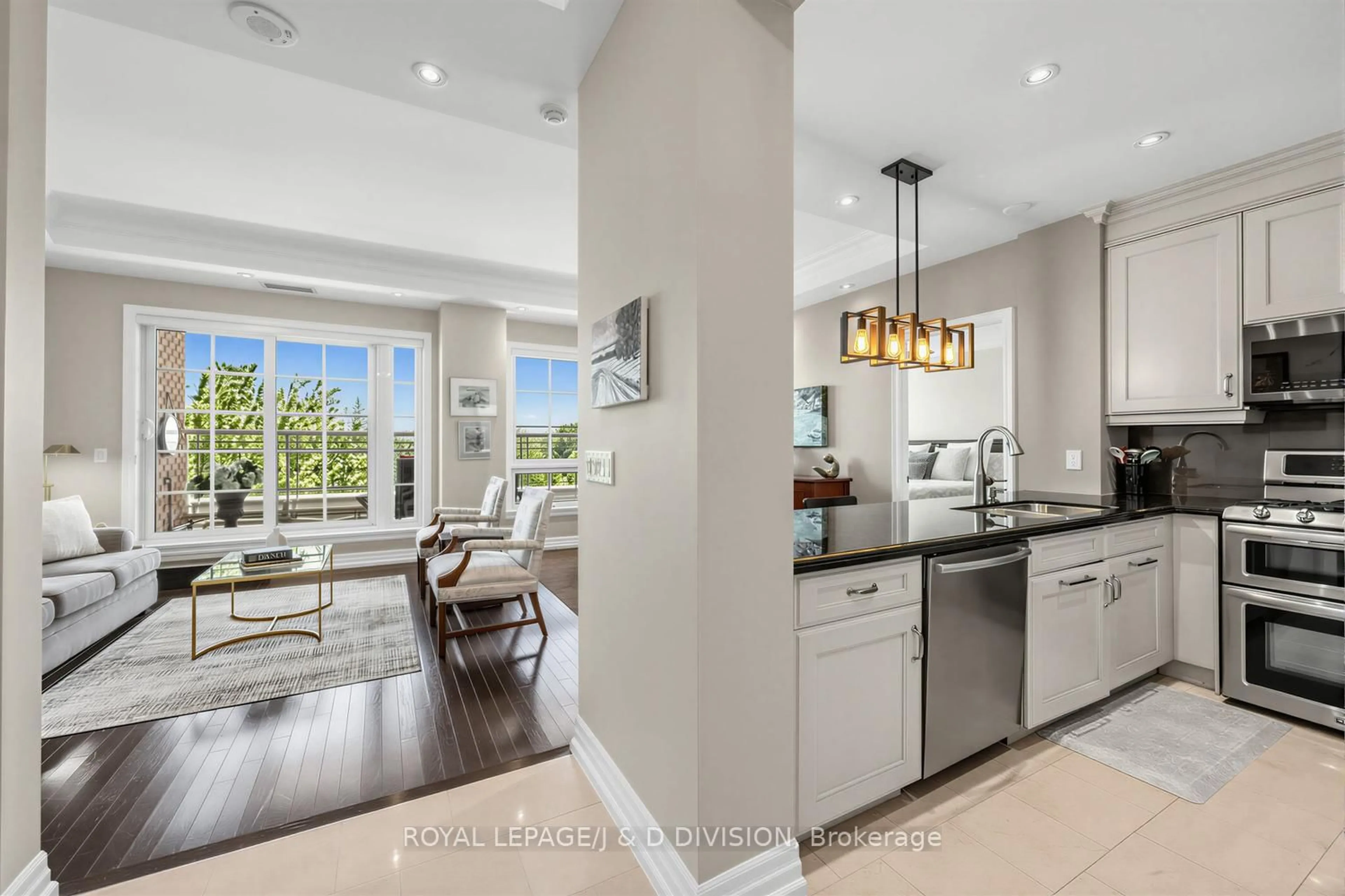 Open concept kitchen, ceramic/tile floor for 21 Burkebrook Pl #518, Toronto Ontario M4G 0A2