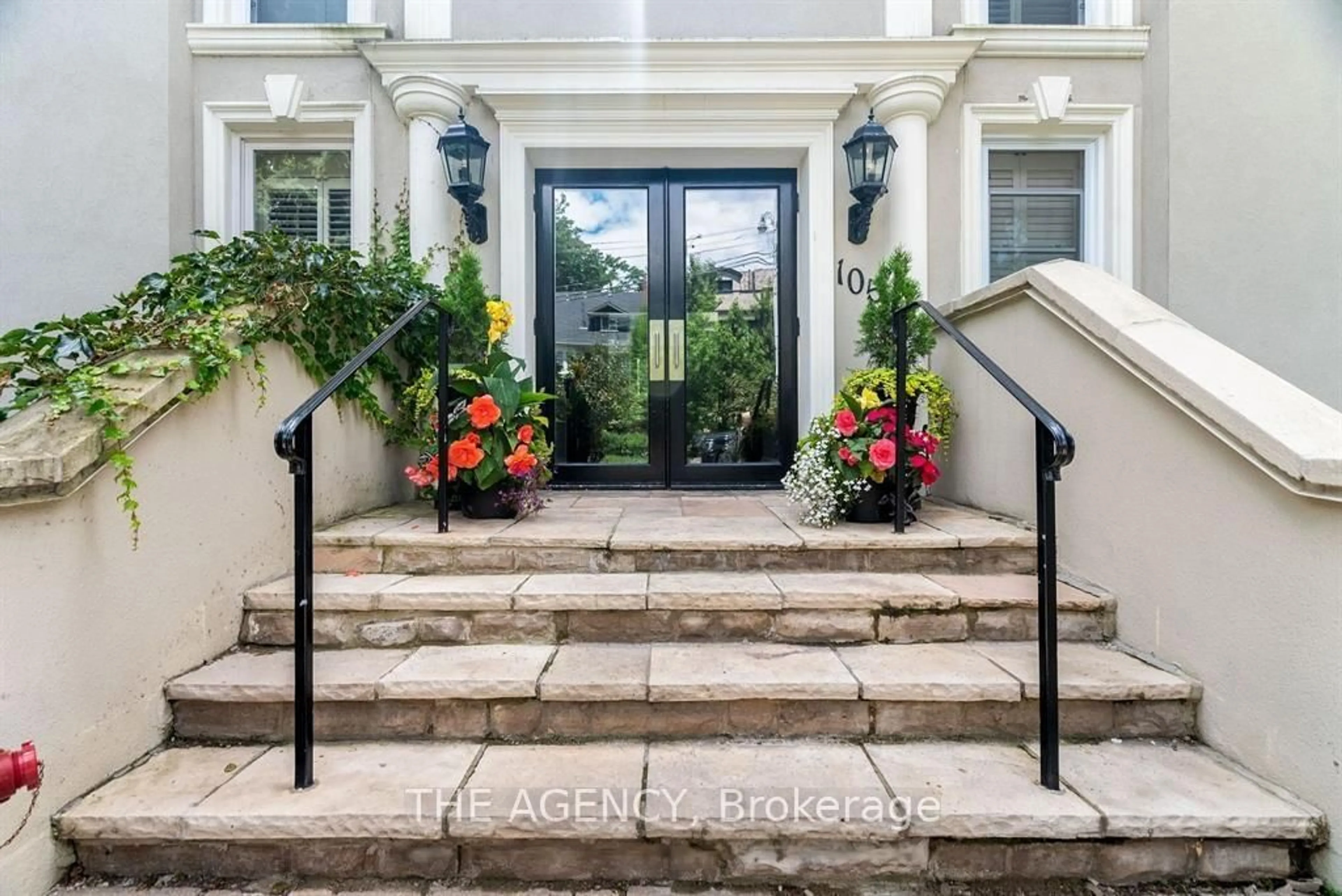 Indoor entryway for 105 Heath St #3, Toronto Ontario M4V 1T5