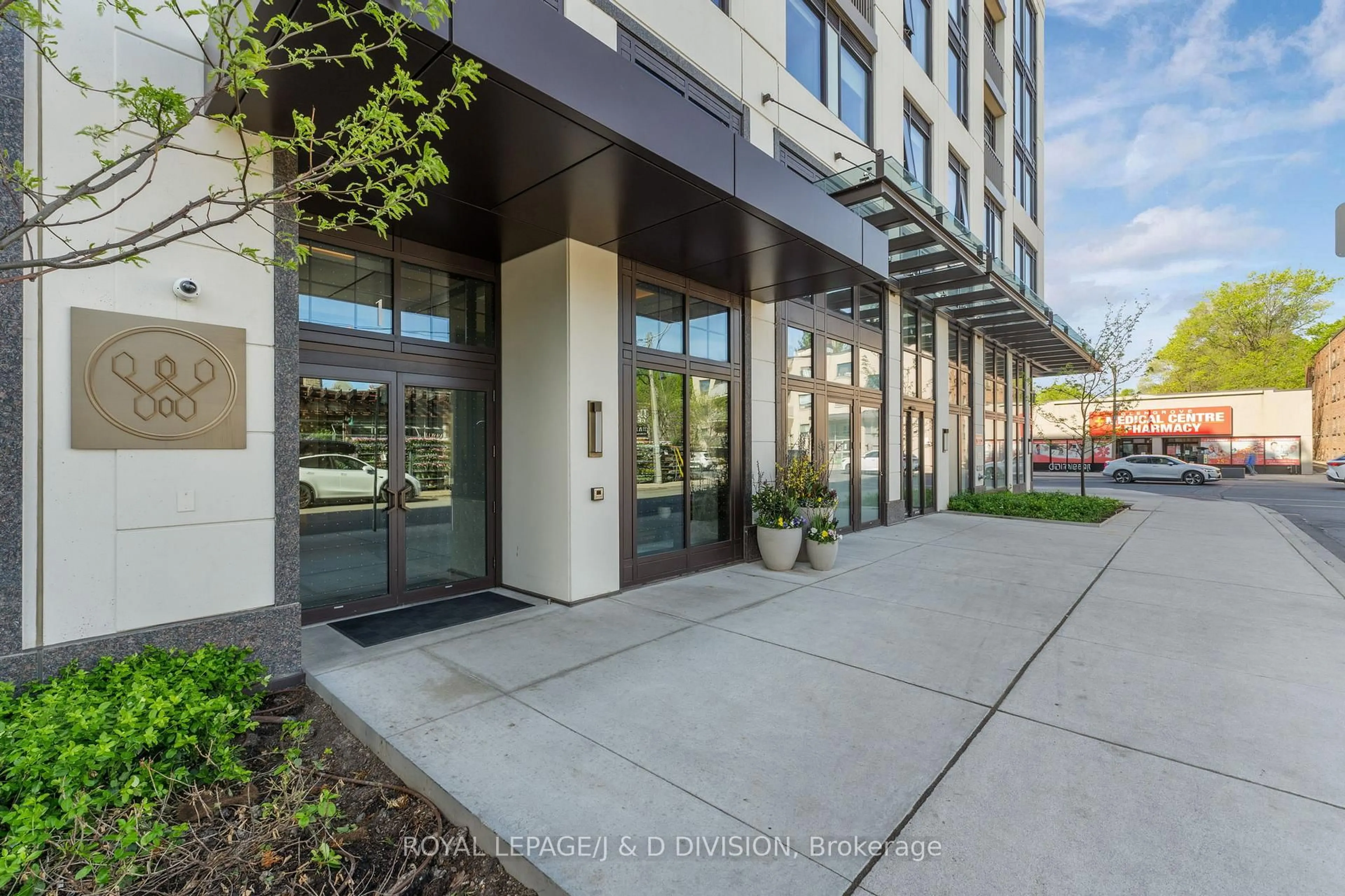 Unknown for 1 Strathgowan Ave #710, Toronto Ontario M4N 0B3