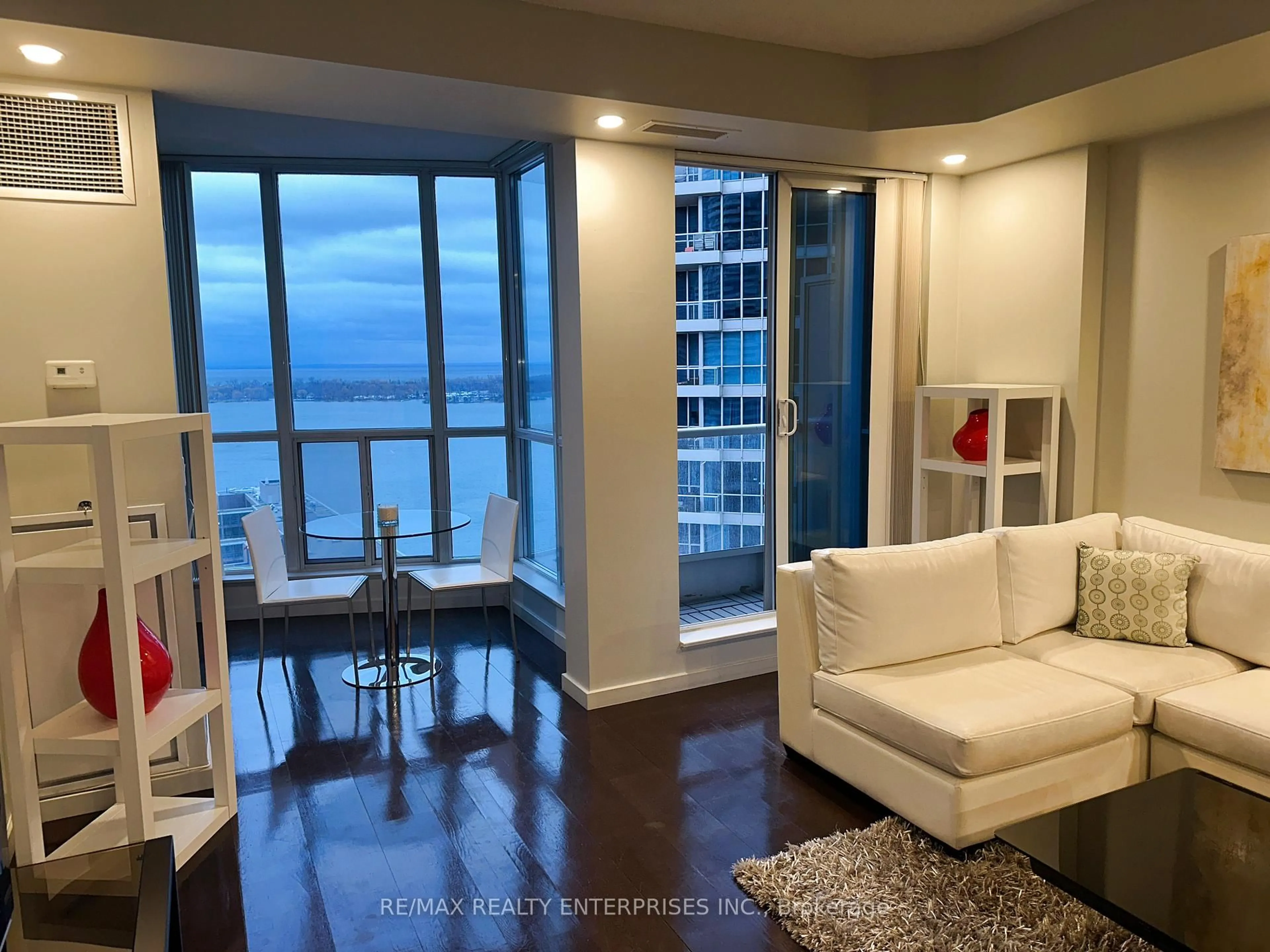 Unknown for 8 York St #2710, Toronto Ontario M5J 2Y2