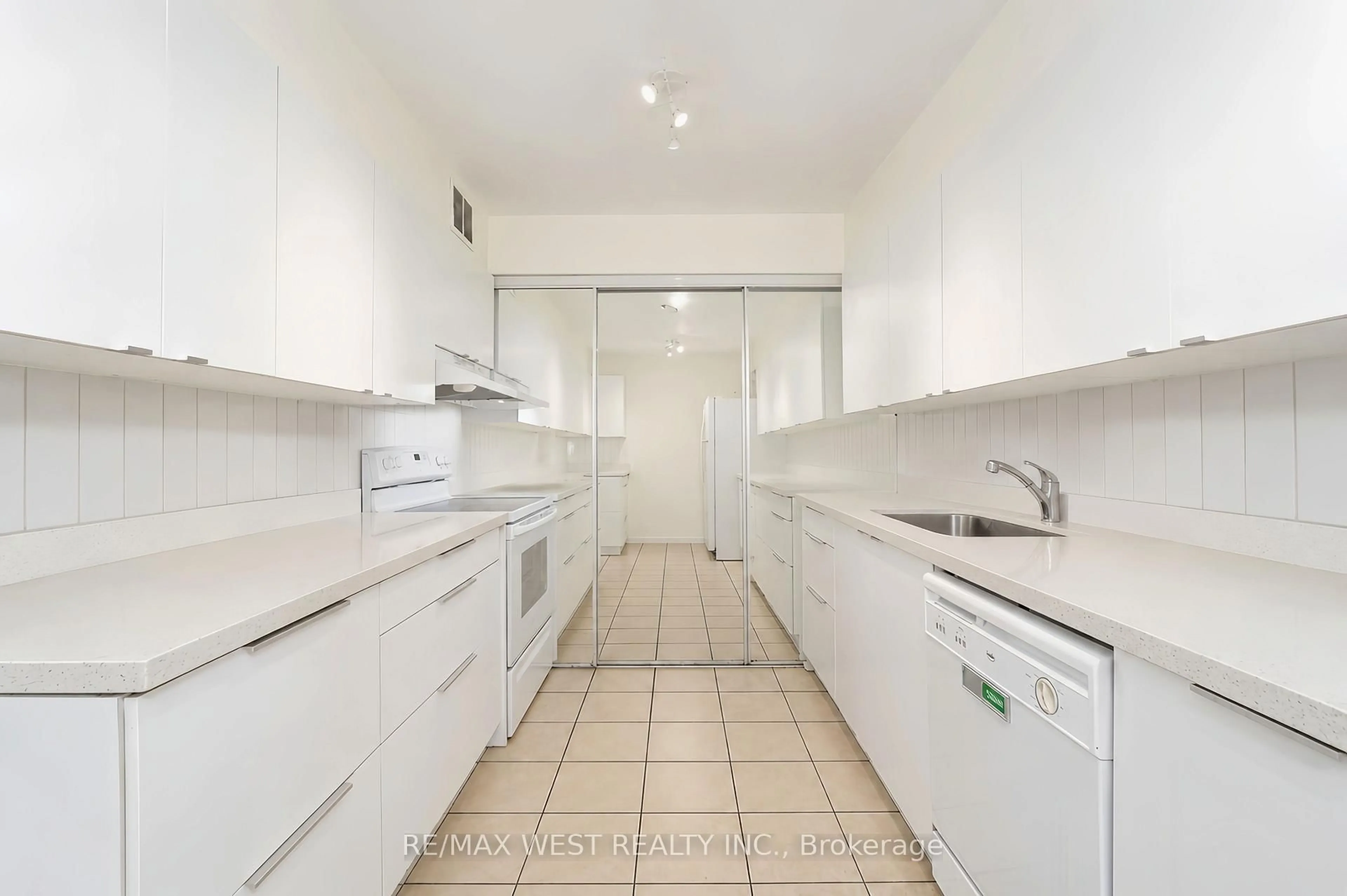 Standard kitchen, ceramic/tile floor for 3300 Don Mills Rd #510, Toronto Ontario M2J 4X7