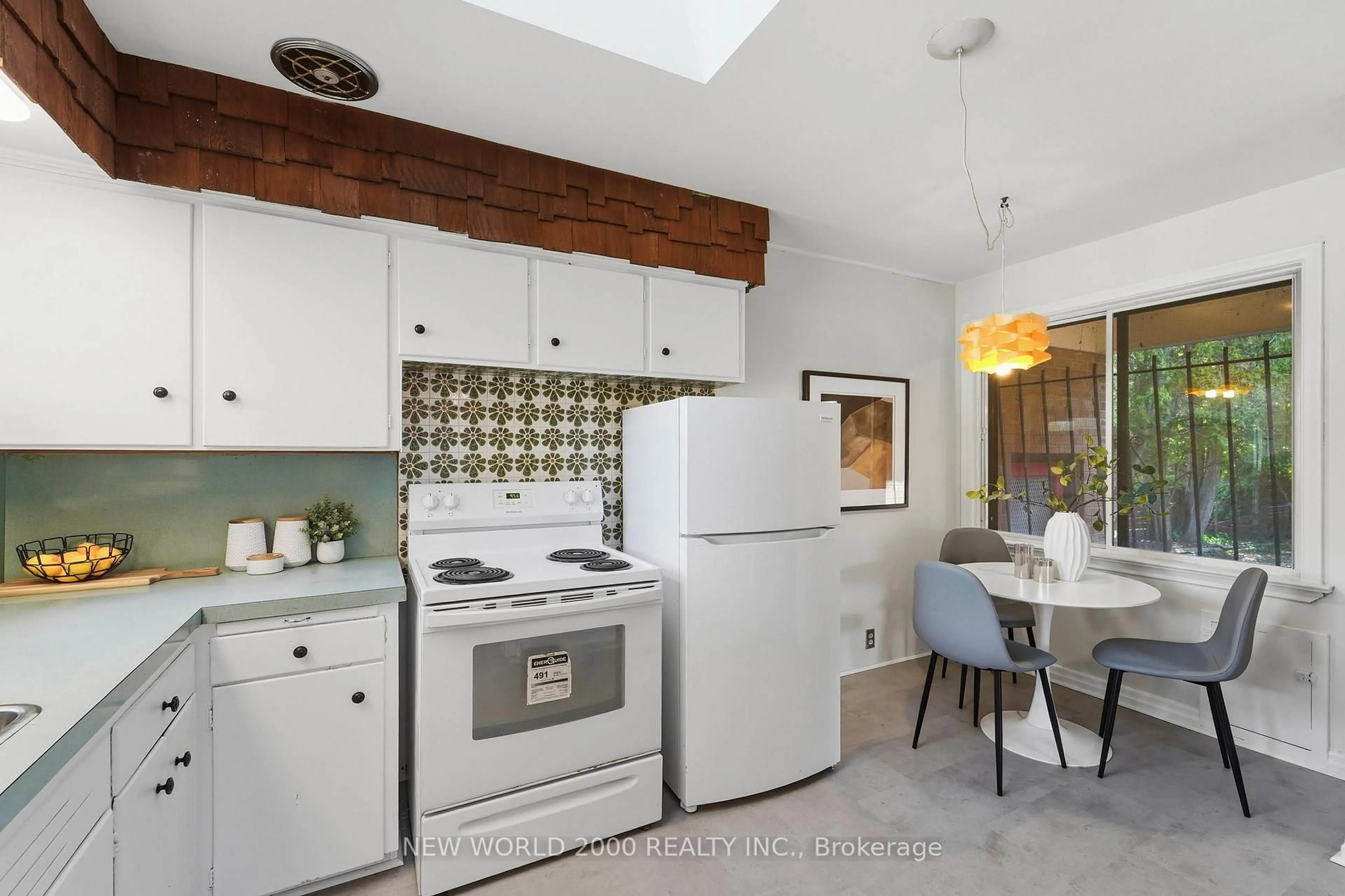 Open concept kitchen, ceramic/tile floor for 145 Elvaston Dr, Toronto Ontario M4A 1N8