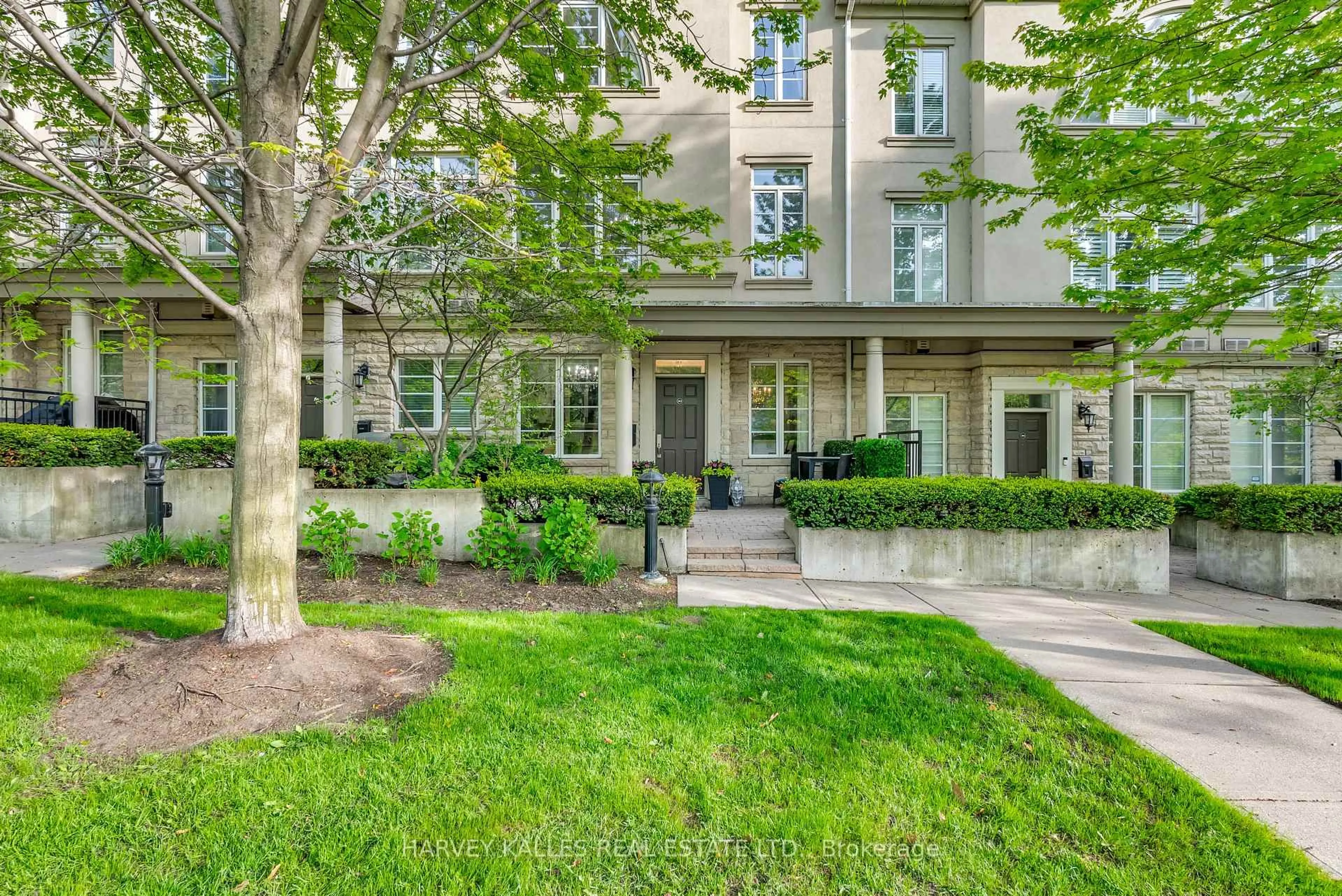 Patio, street for 51 York Mills Rd #313, Toronto Ontario M2P 1B6