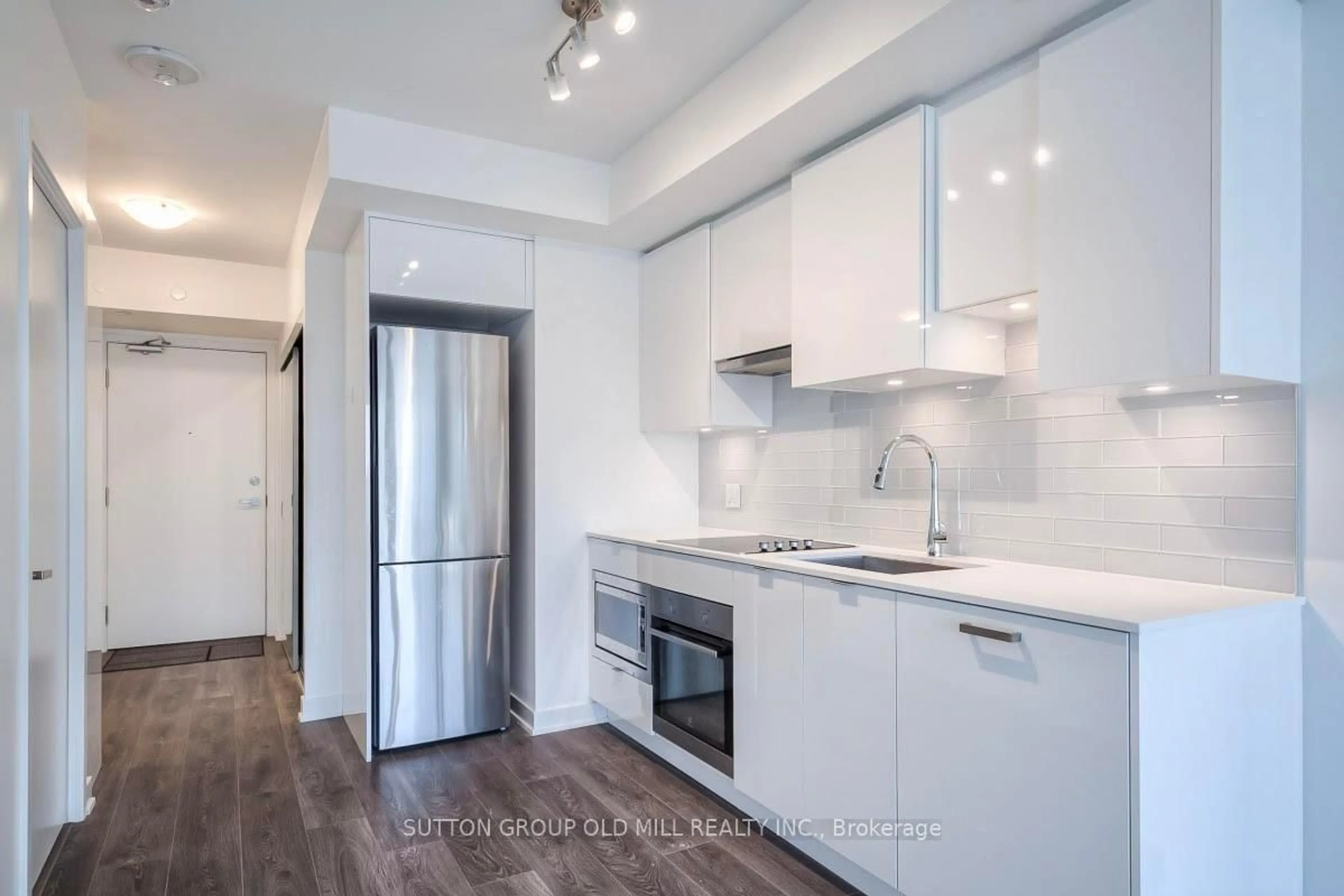 Standard kitchen, wood/laminate floor for 195 Redpath Ave #1411, Toronto Ontario M4P 0E4