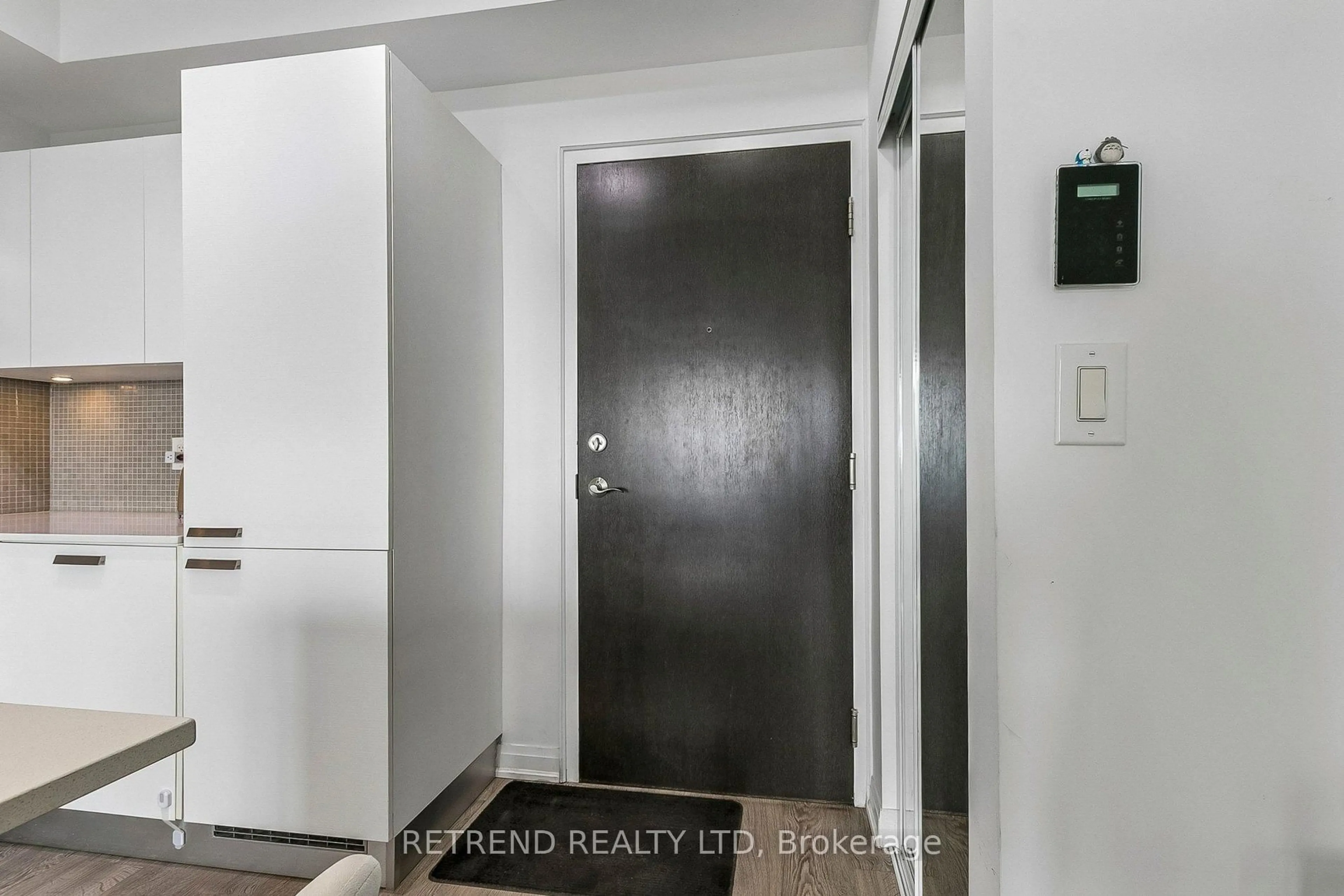 Indoor entryway for 9 Bogert Ave #3805, Toronto Ontario M2N 0H3