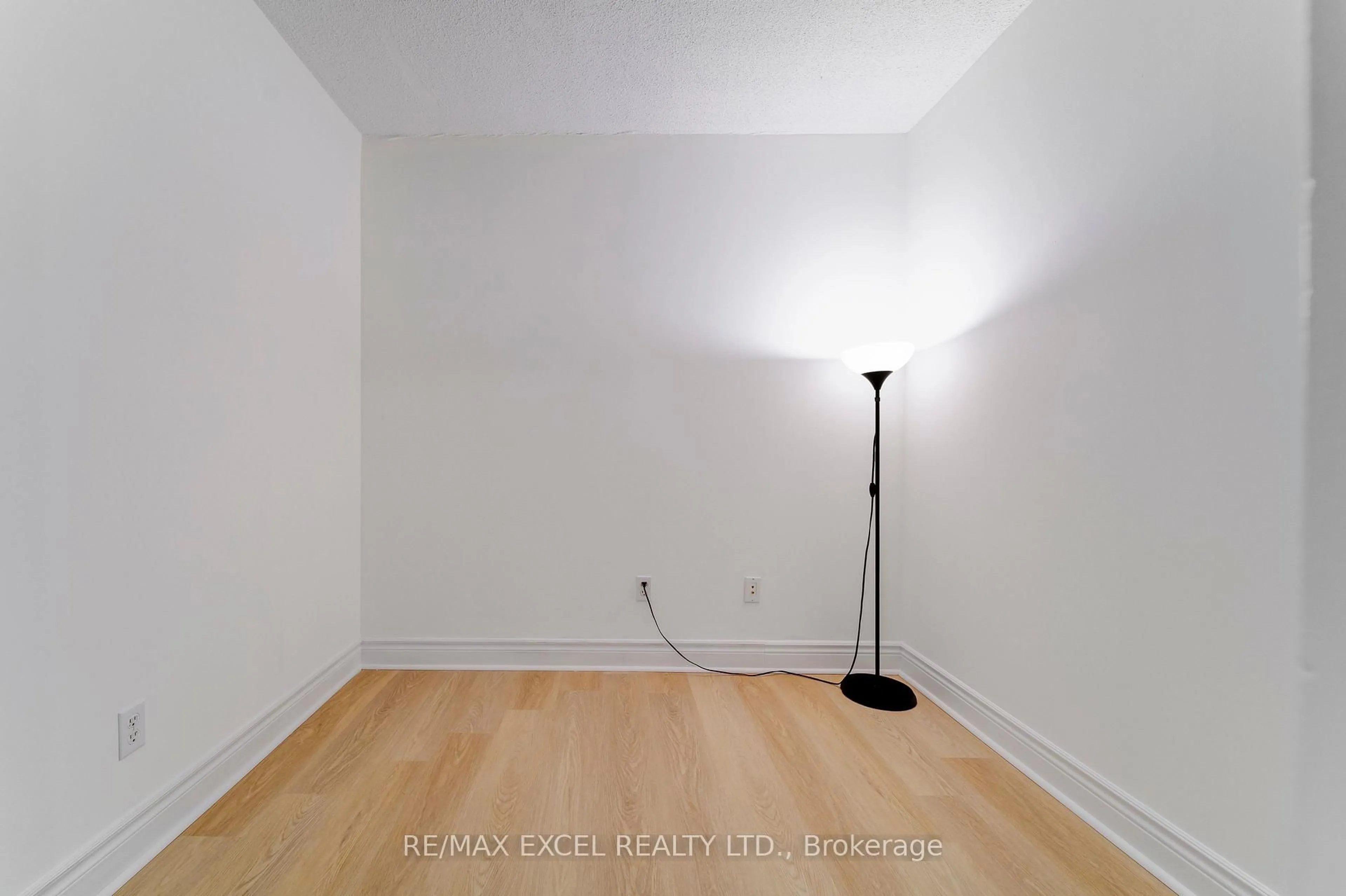 A pic of a room for 18 Harrison Garden Blvd #1512, Toronto Ontario M2N 7J7