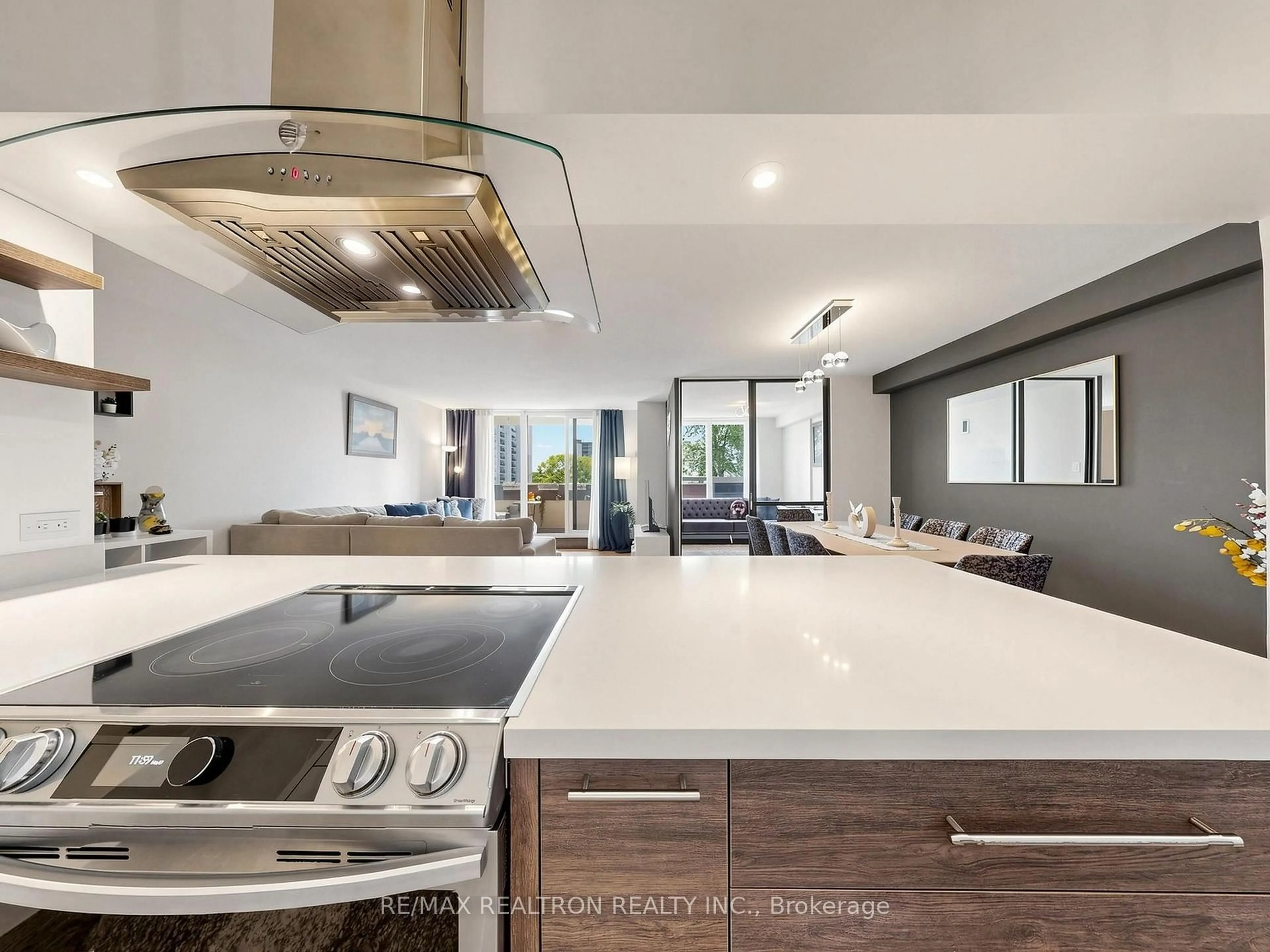 Contemporary kitchen, unknown for 100 Canyon Ave #402, Toronto Ontario M3H 5T9