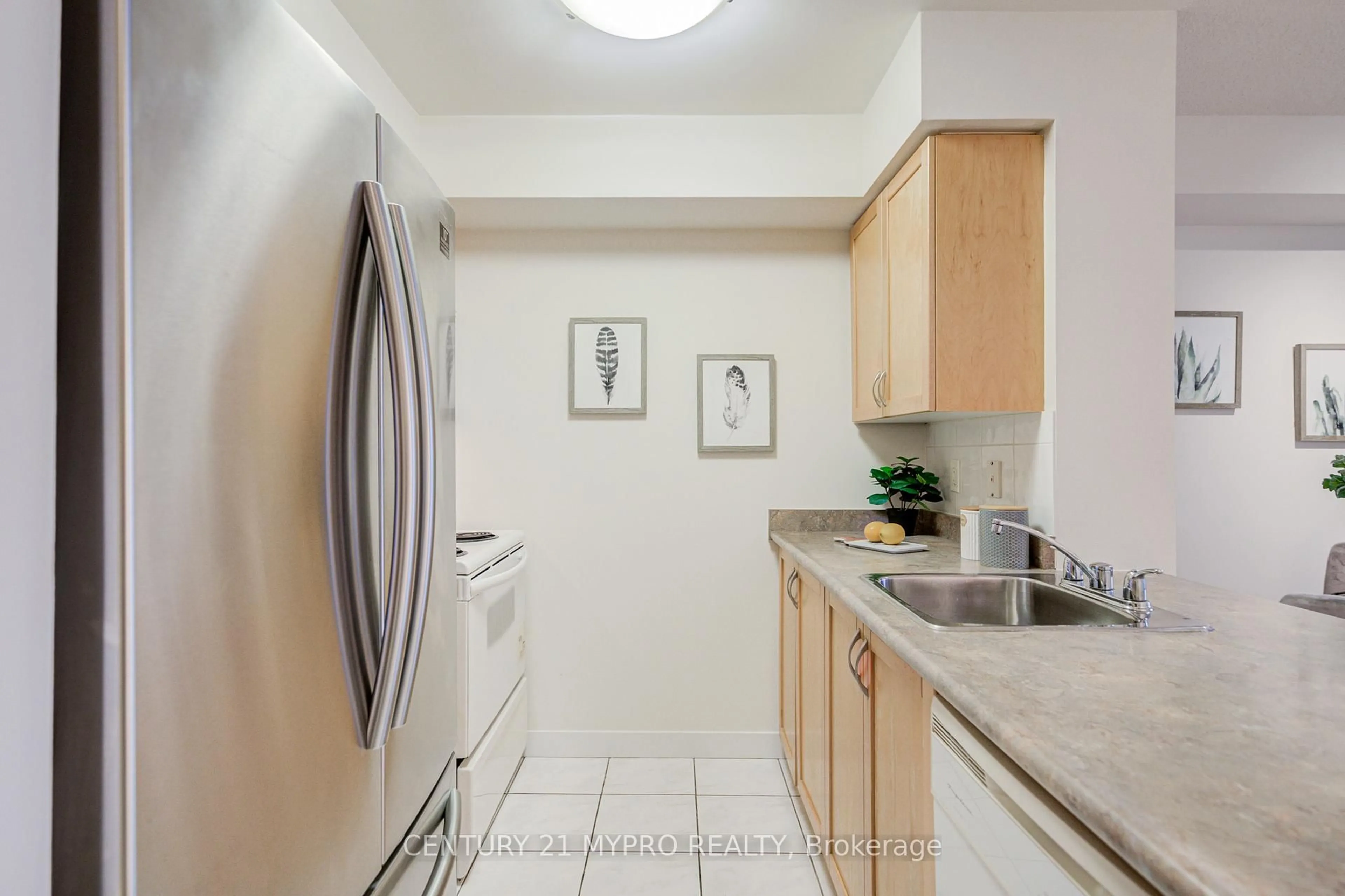 Standard kitchen, ceramic/tile floor for 4968 Yonge St #705, Toronto Ontario M2N 5N7