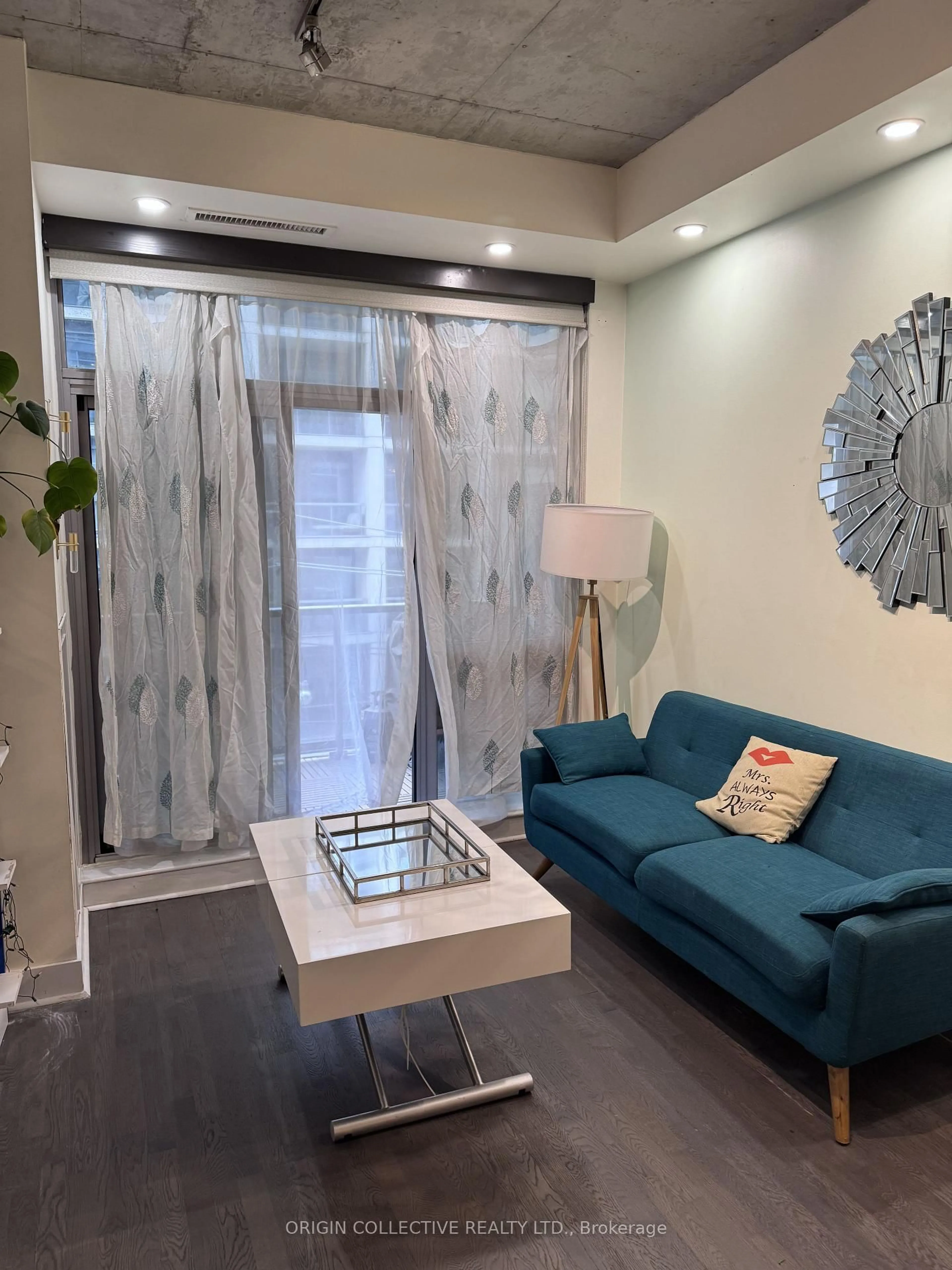 Living room with furniture, wood/laminate floor for 399 Adelaide St #417, Toronto Ontario M5V 1S1