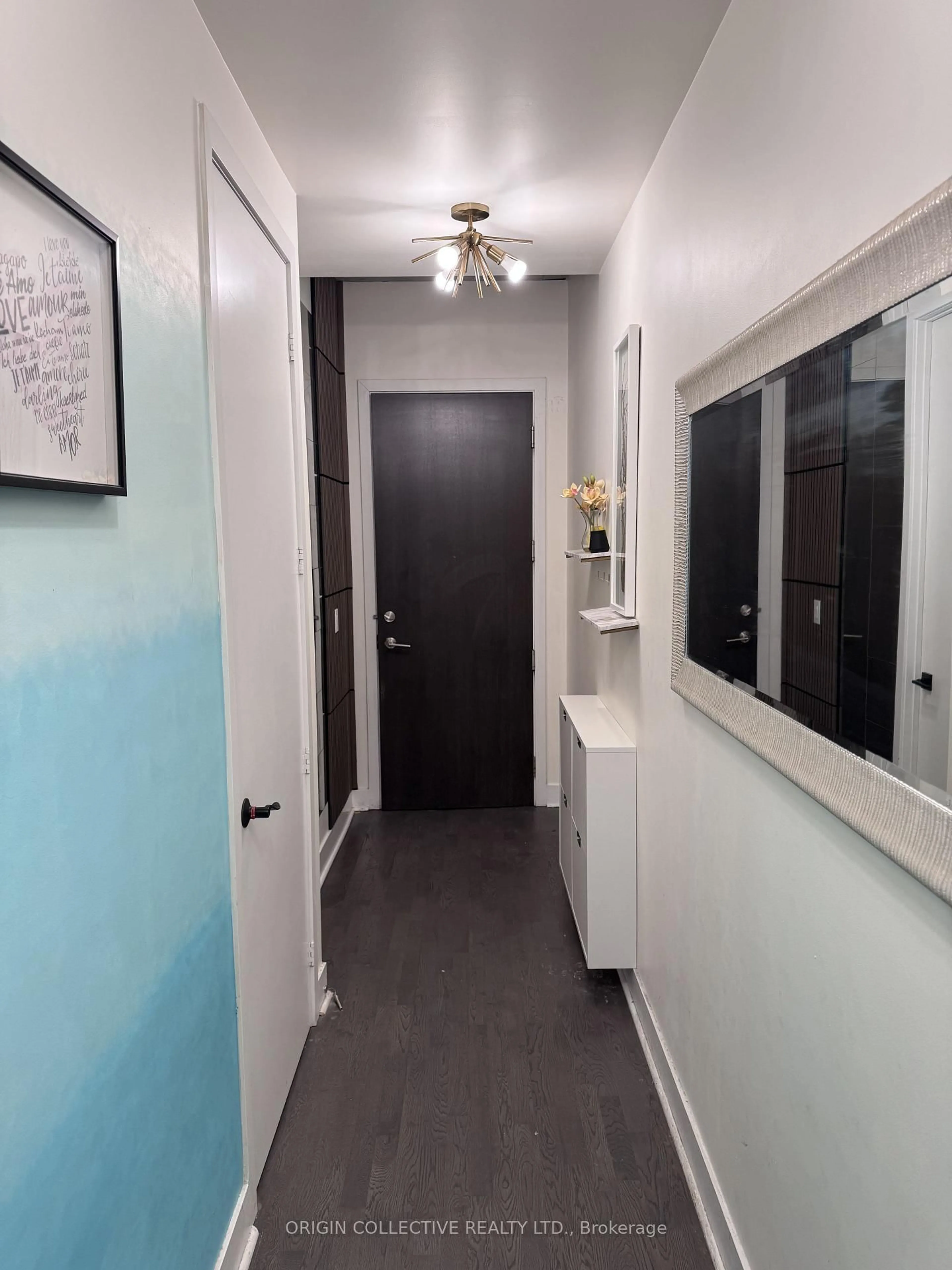 Indoor entryway for 399 Adelaide St #417, Toronto Ontario M5V 1S1