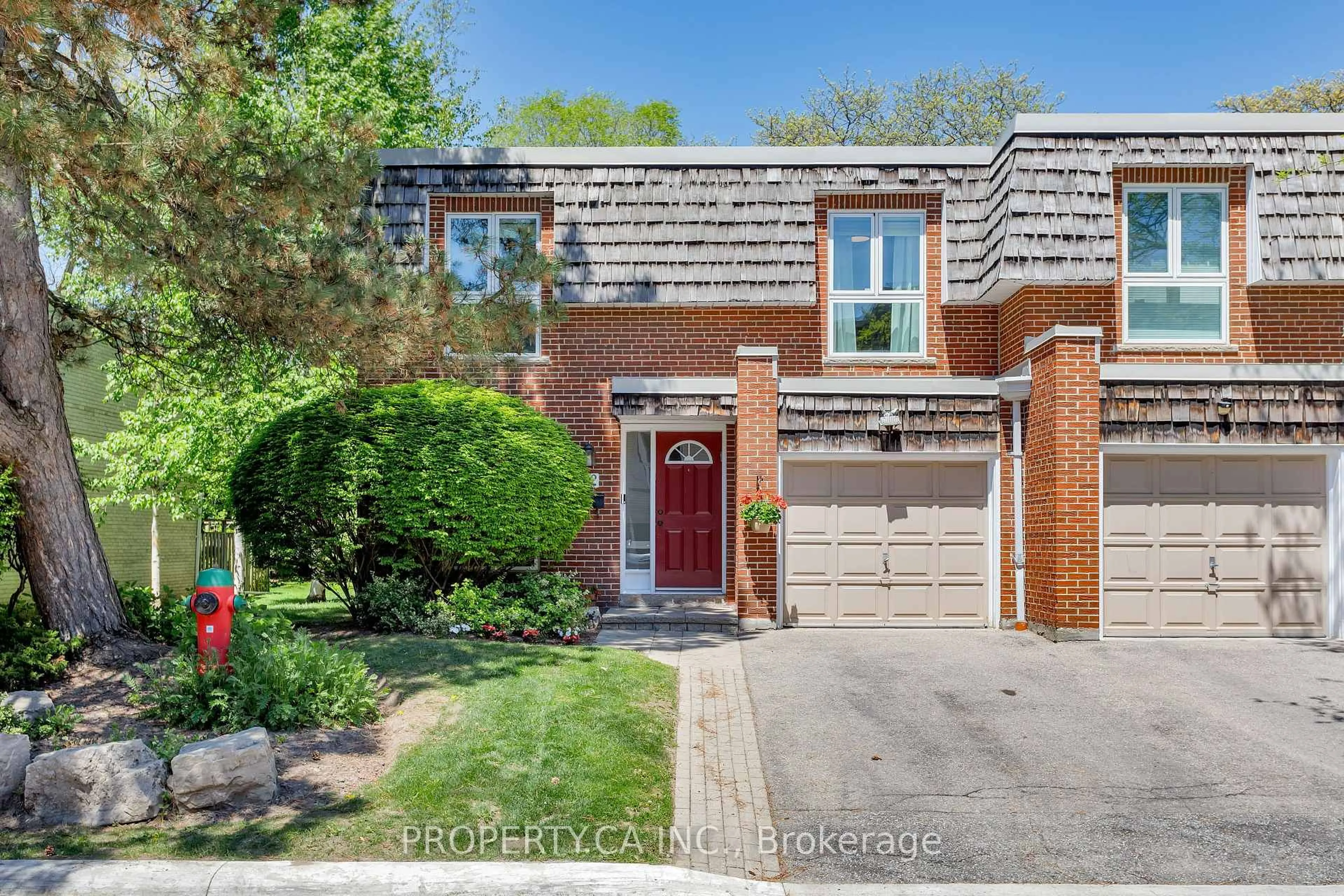 Home with brick exterior material, street for 32 Crimson Millway, Toronto Ontario M2L 1T6