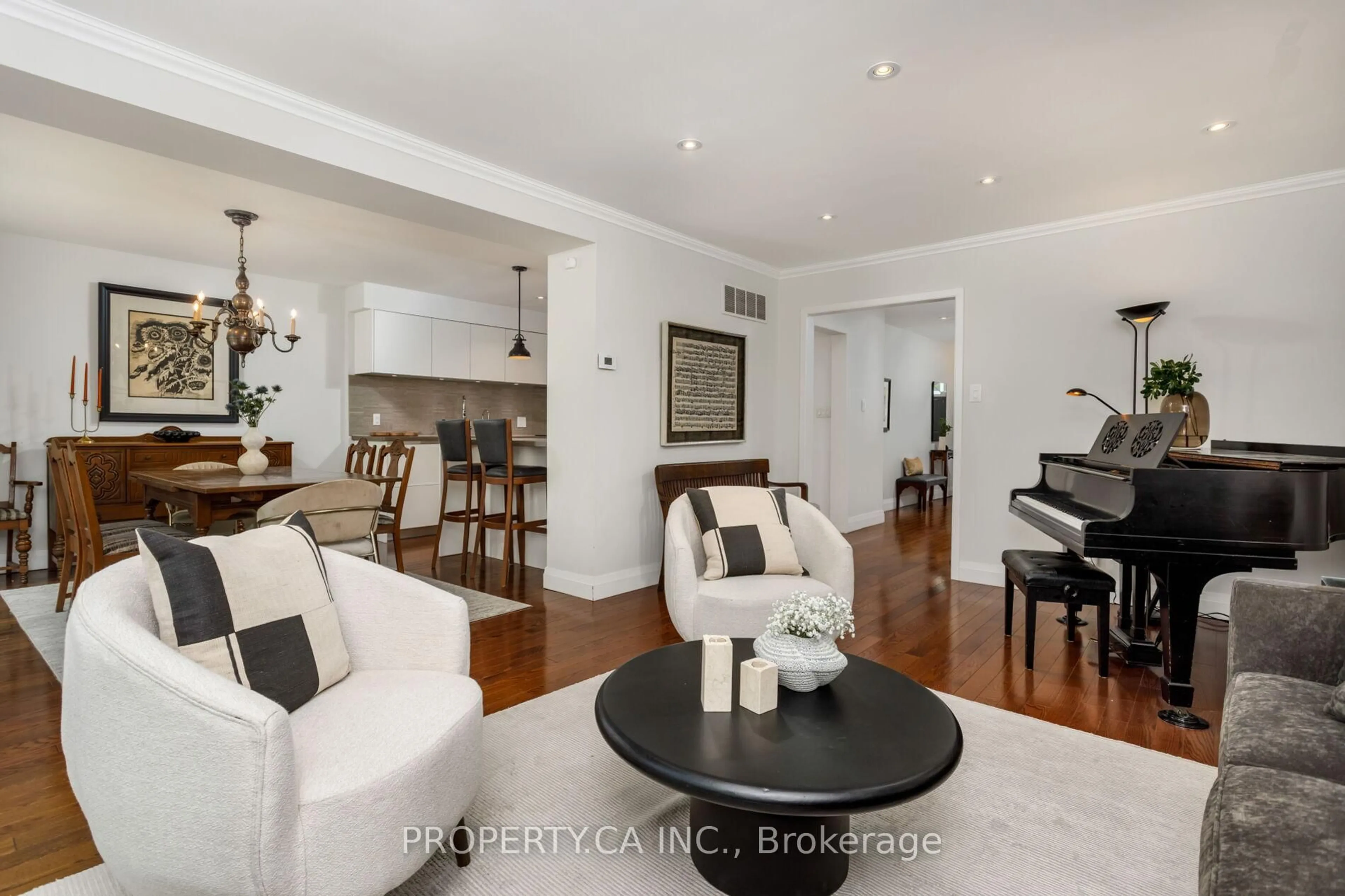 Living room with furniture, unknown for 32 Crimson Millway, Toronto Ontario M2L 1T6