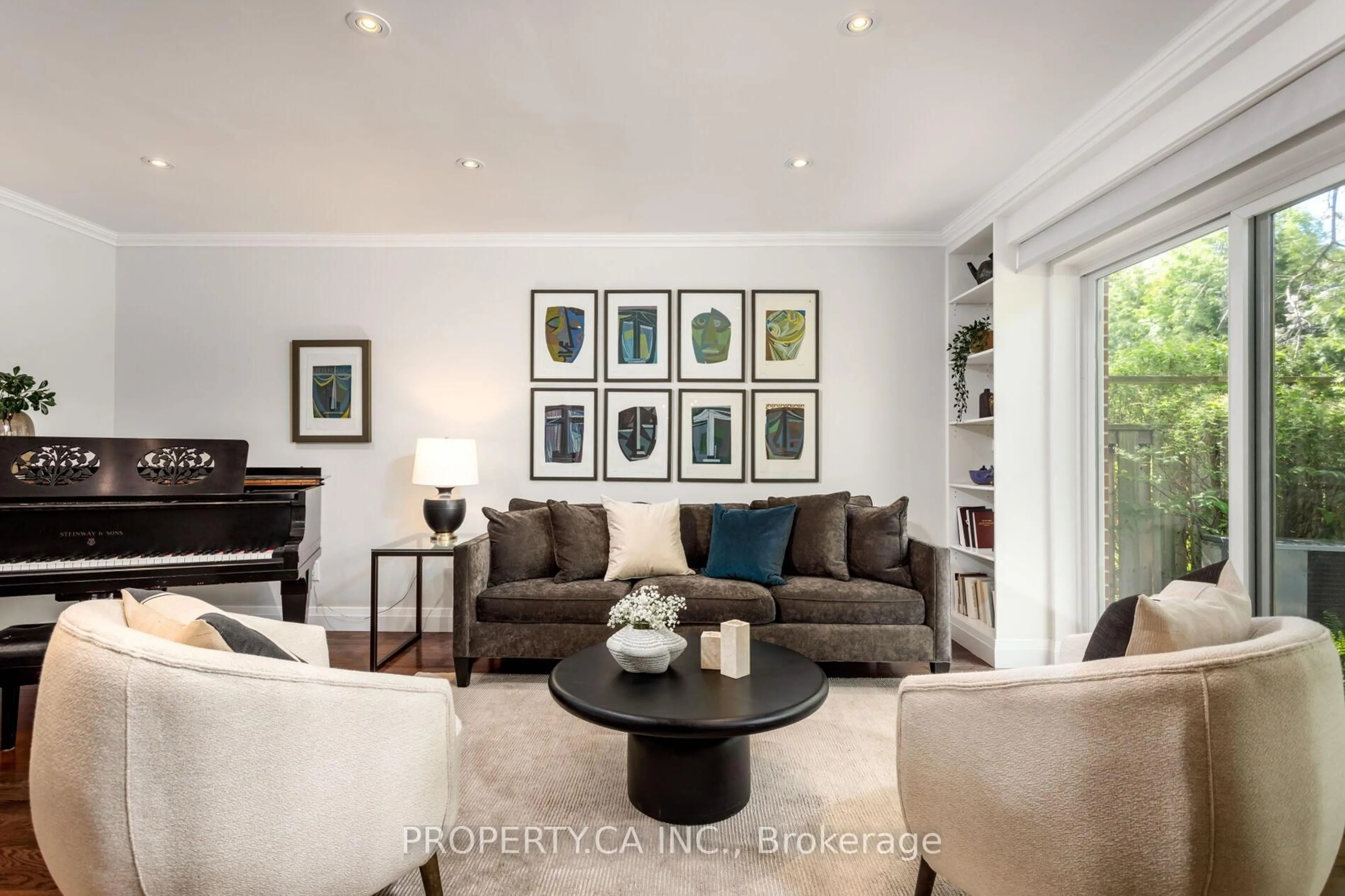 Living room with furniture, unknown for 32 Crimson Millway, Toronto Ontario M2L 1T6