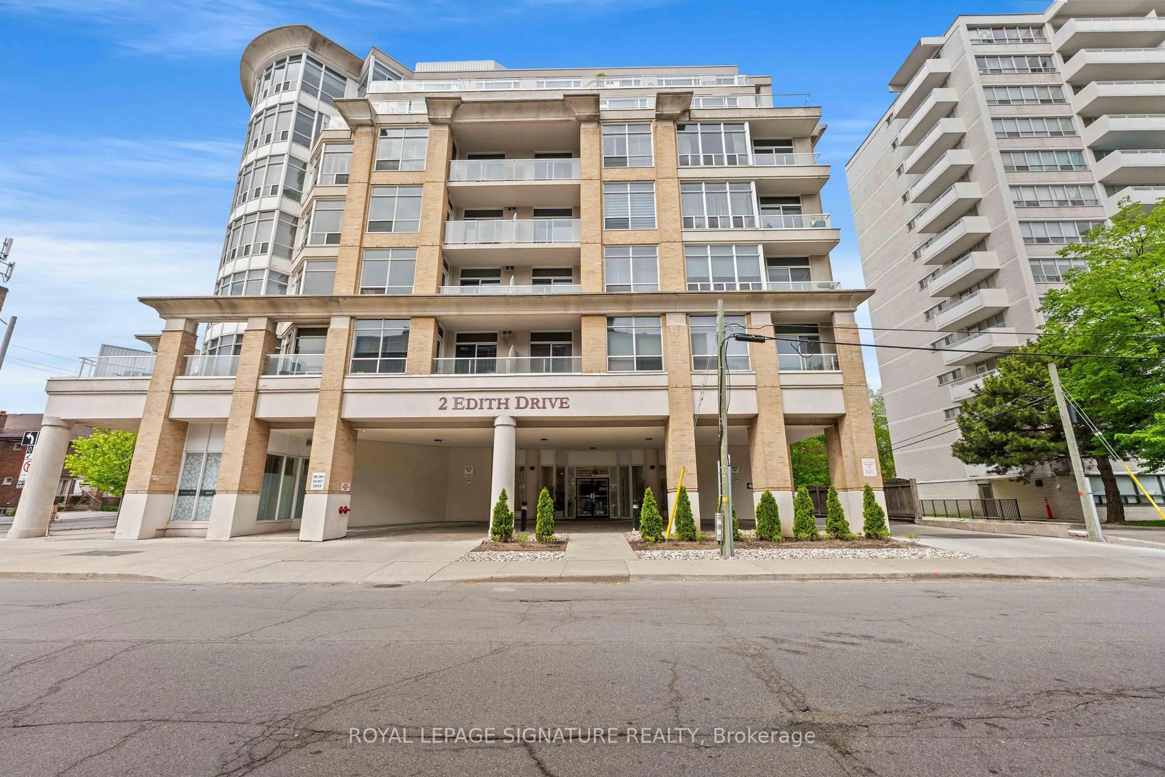 Indoor foyer for 2 Edith Dr #307, Toronto Ontario M4R 2H7