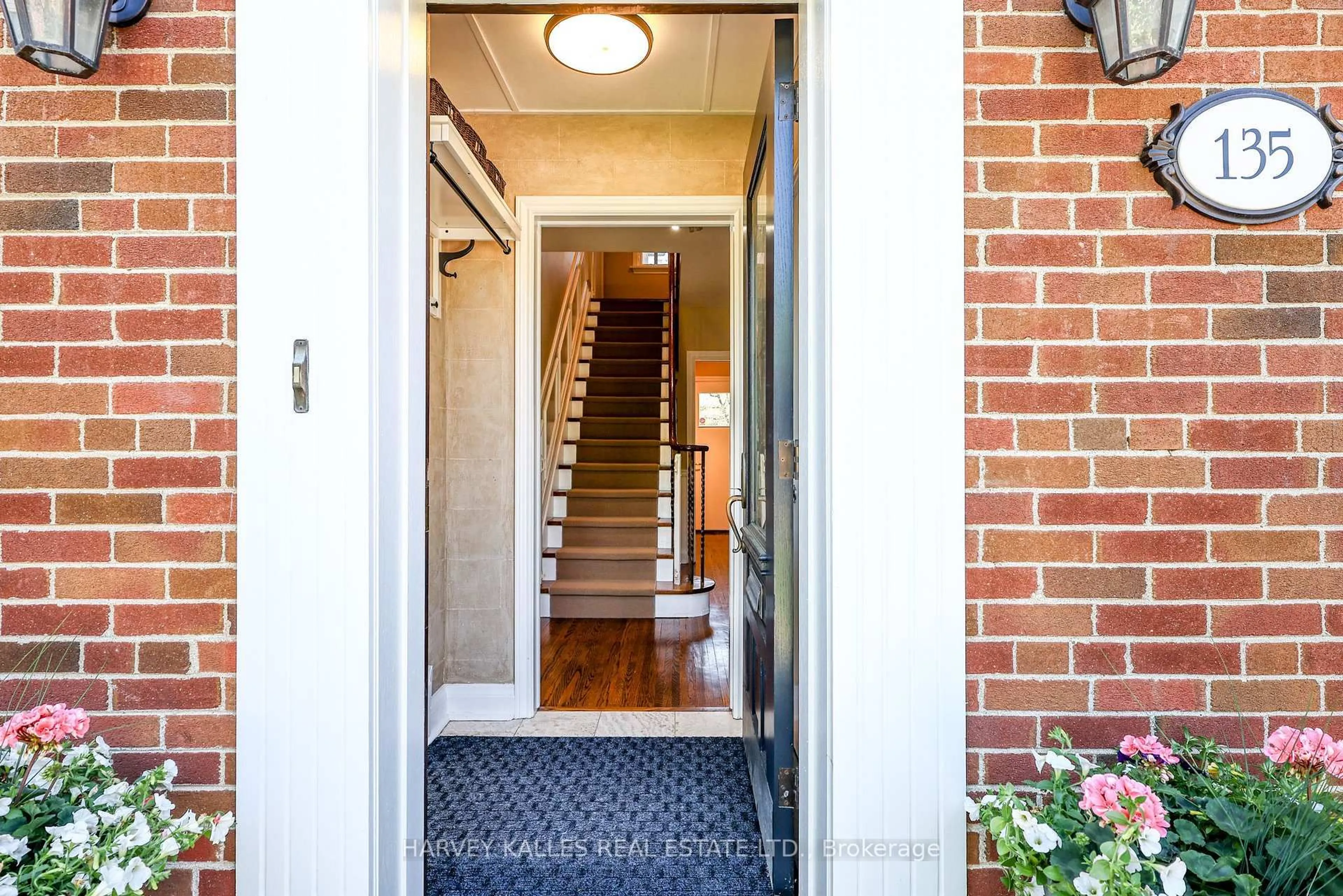 Indoor entryway for 135 Bombay Ave, Toronto Ontario M3H 1C5