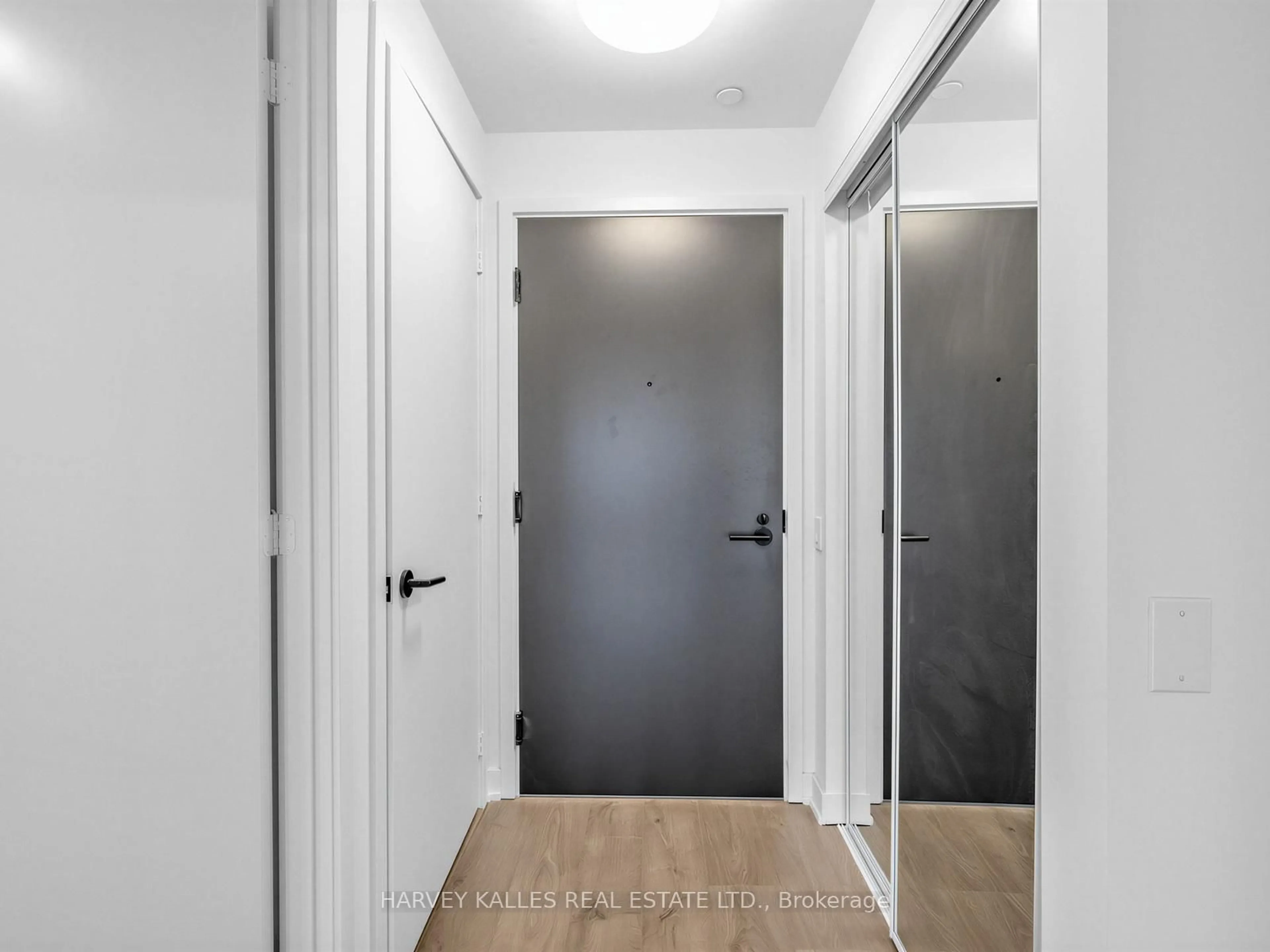 Indoor entryway for 108 Peter St #4007, Toronto Ontario M5V 0W2