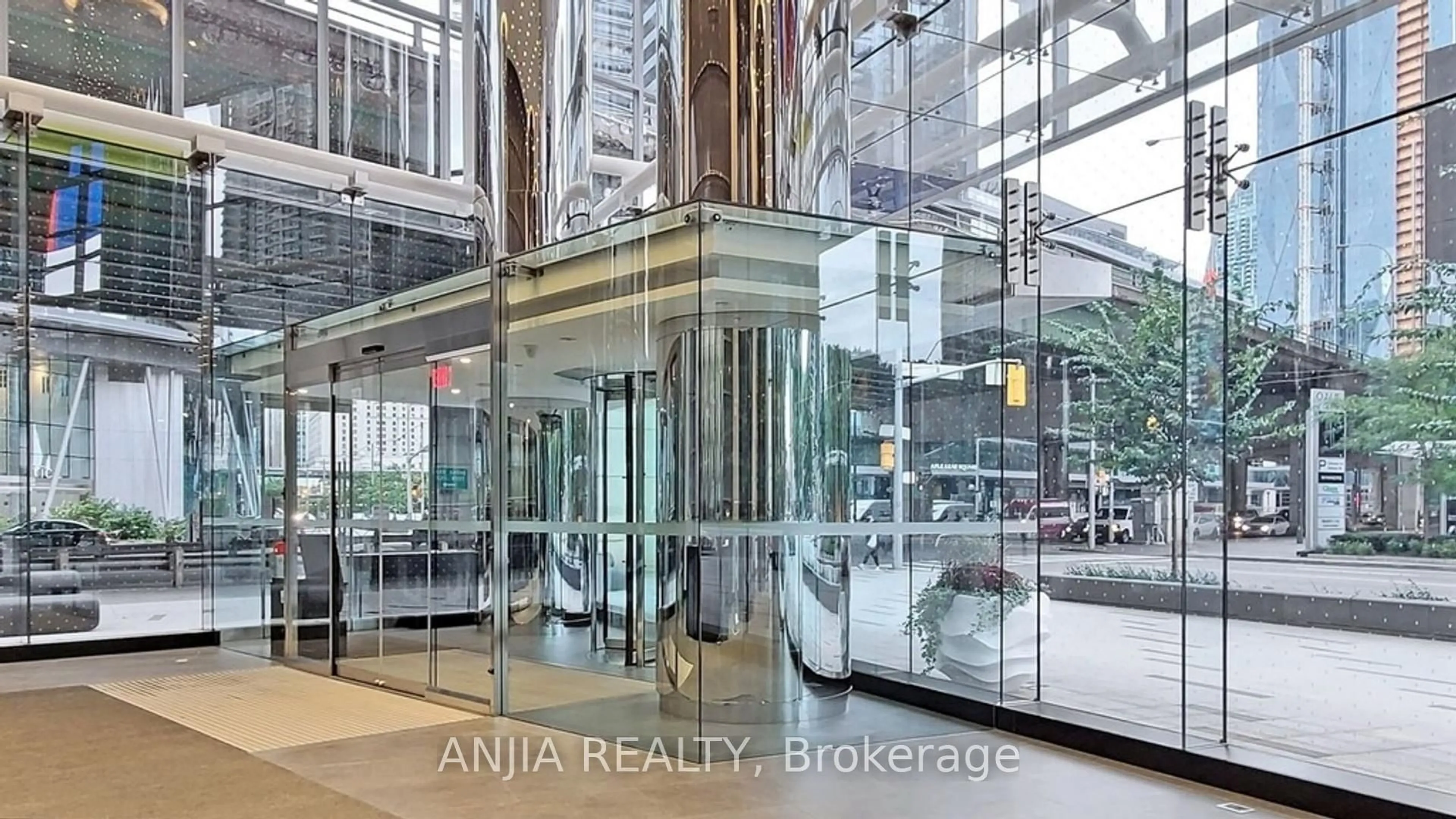 Indoor foyer for 10 York St #5608, Toronto Ontario M5J 0E1