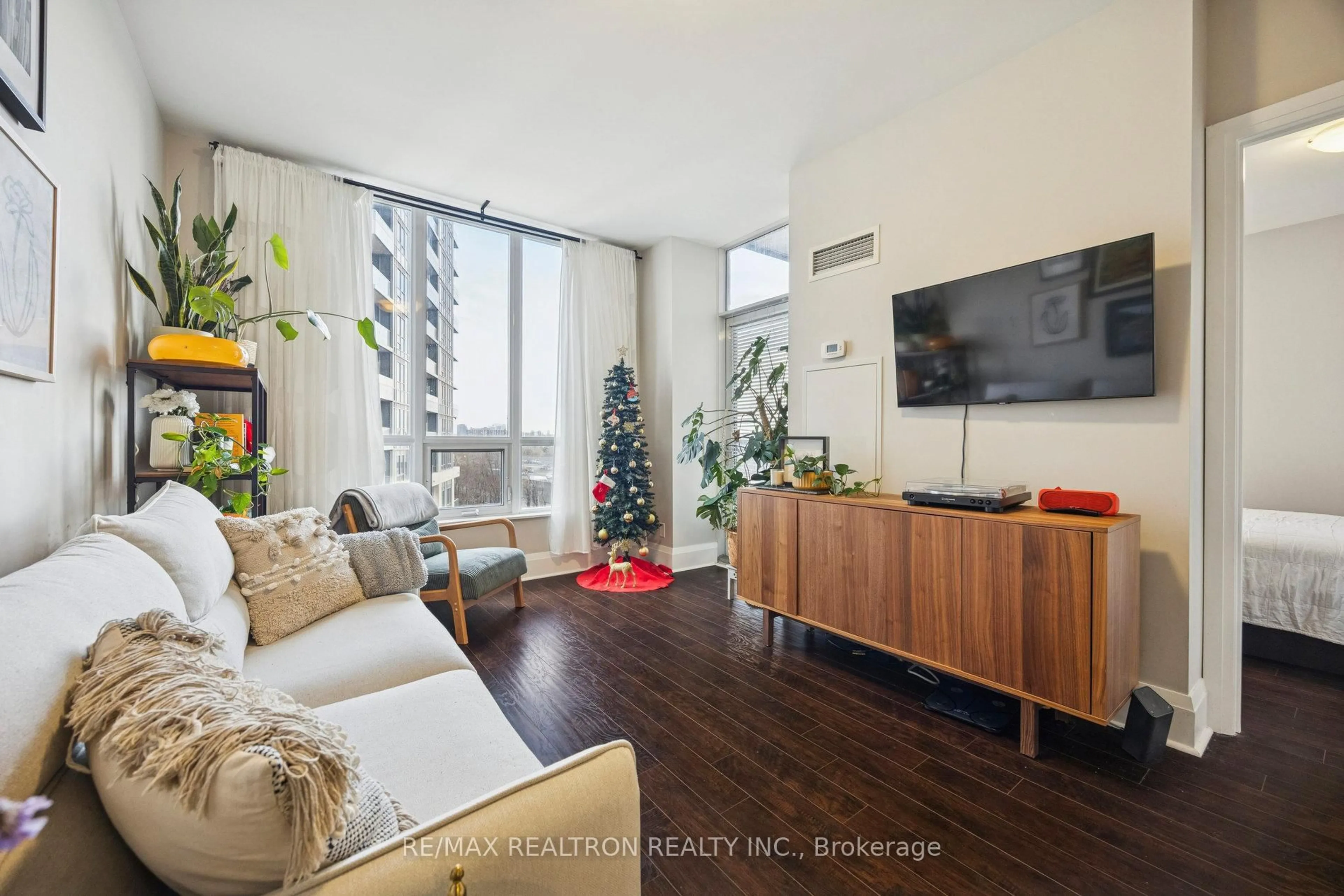 Living room with furniture, wood/laminate floor for 100 Harrison Garden Blvd #323, Toronto Ontario M2N 0C2
