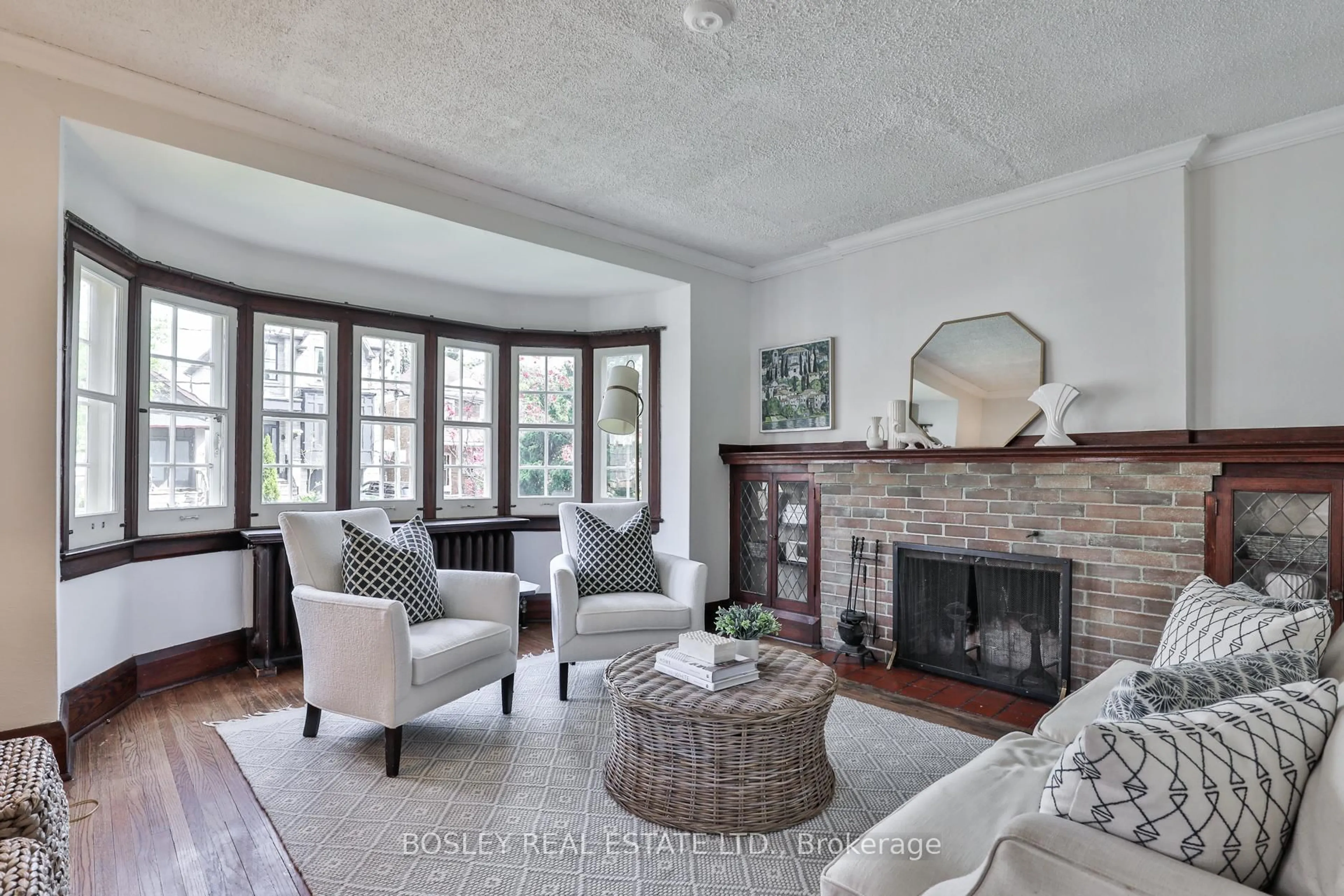 Living room with furniture, unknown for 329 Millwood Rd, Toronto Ontario M4S 1J9